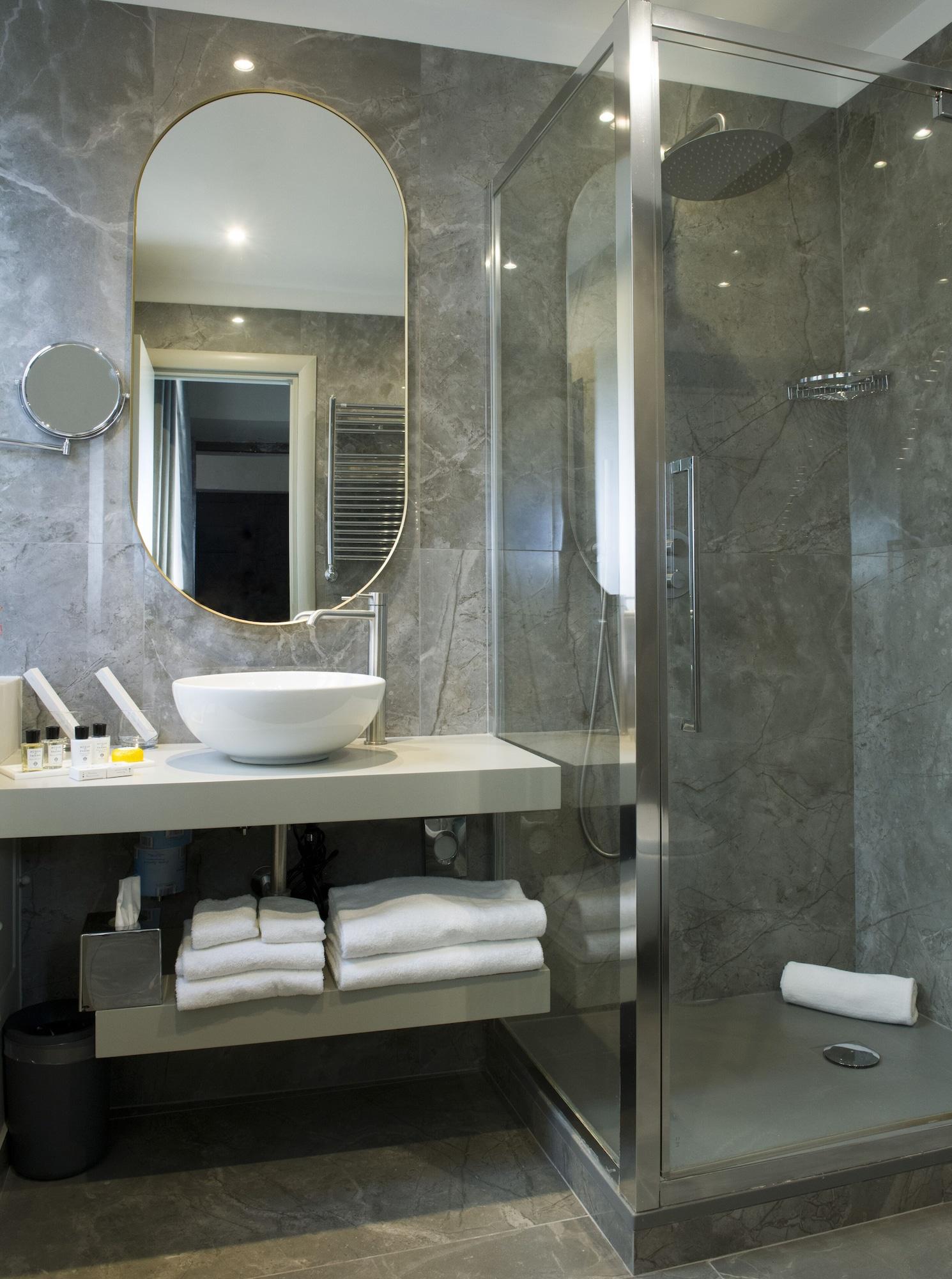 Double Deluxe One Bed