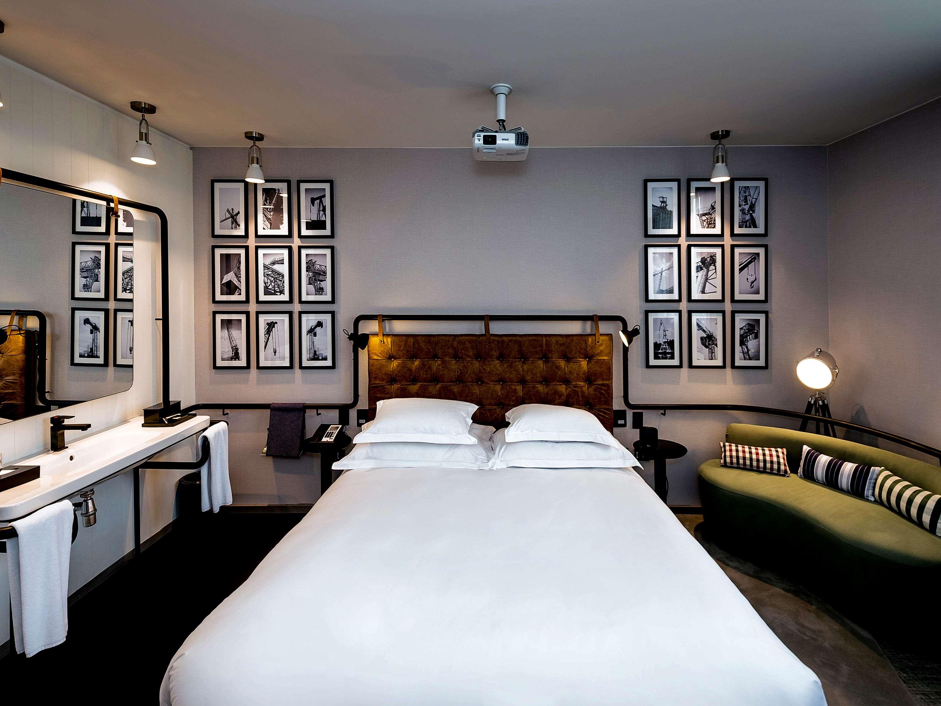 Double Executive Queen Bed