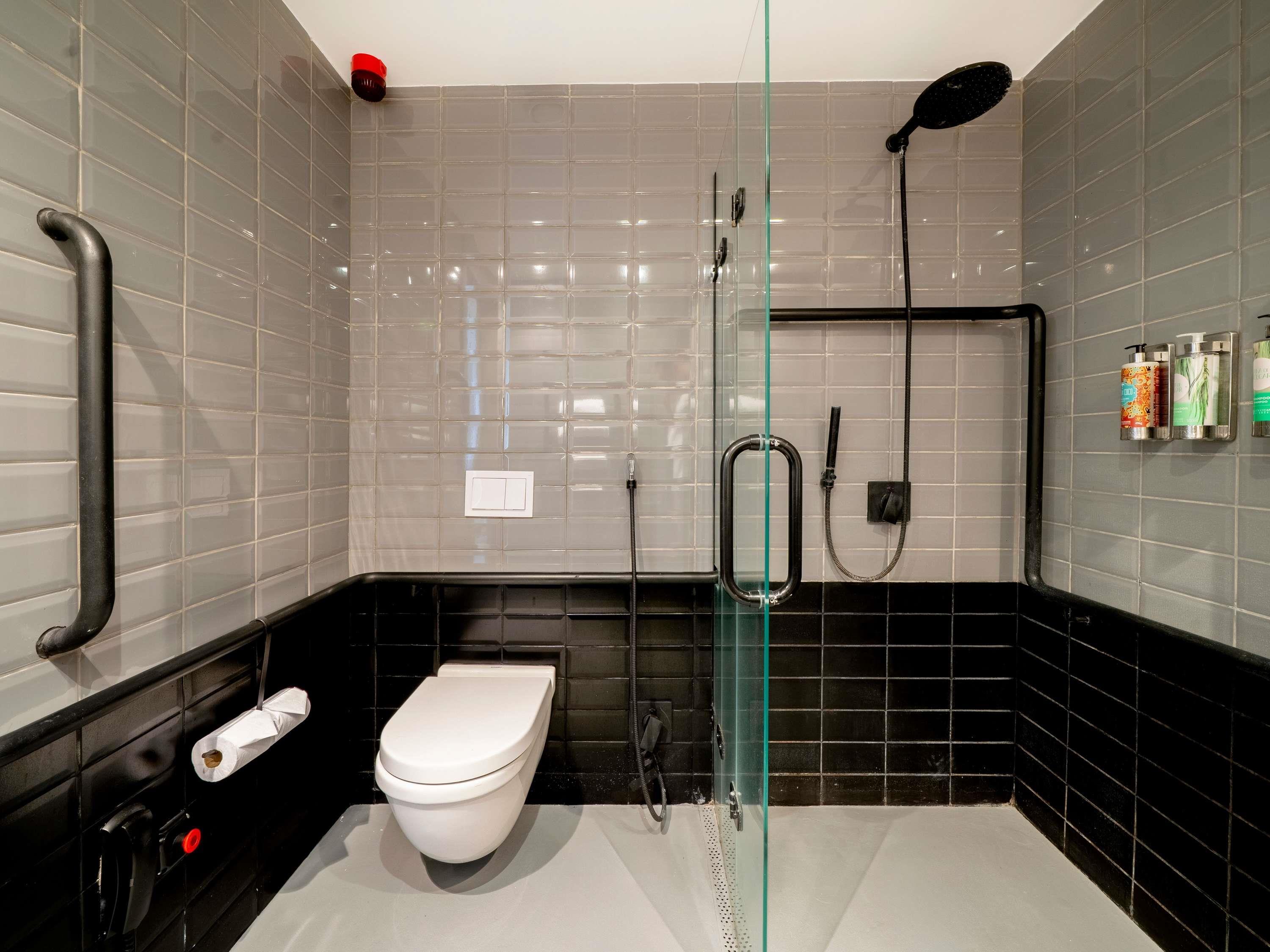 Double Executive Queen Bed