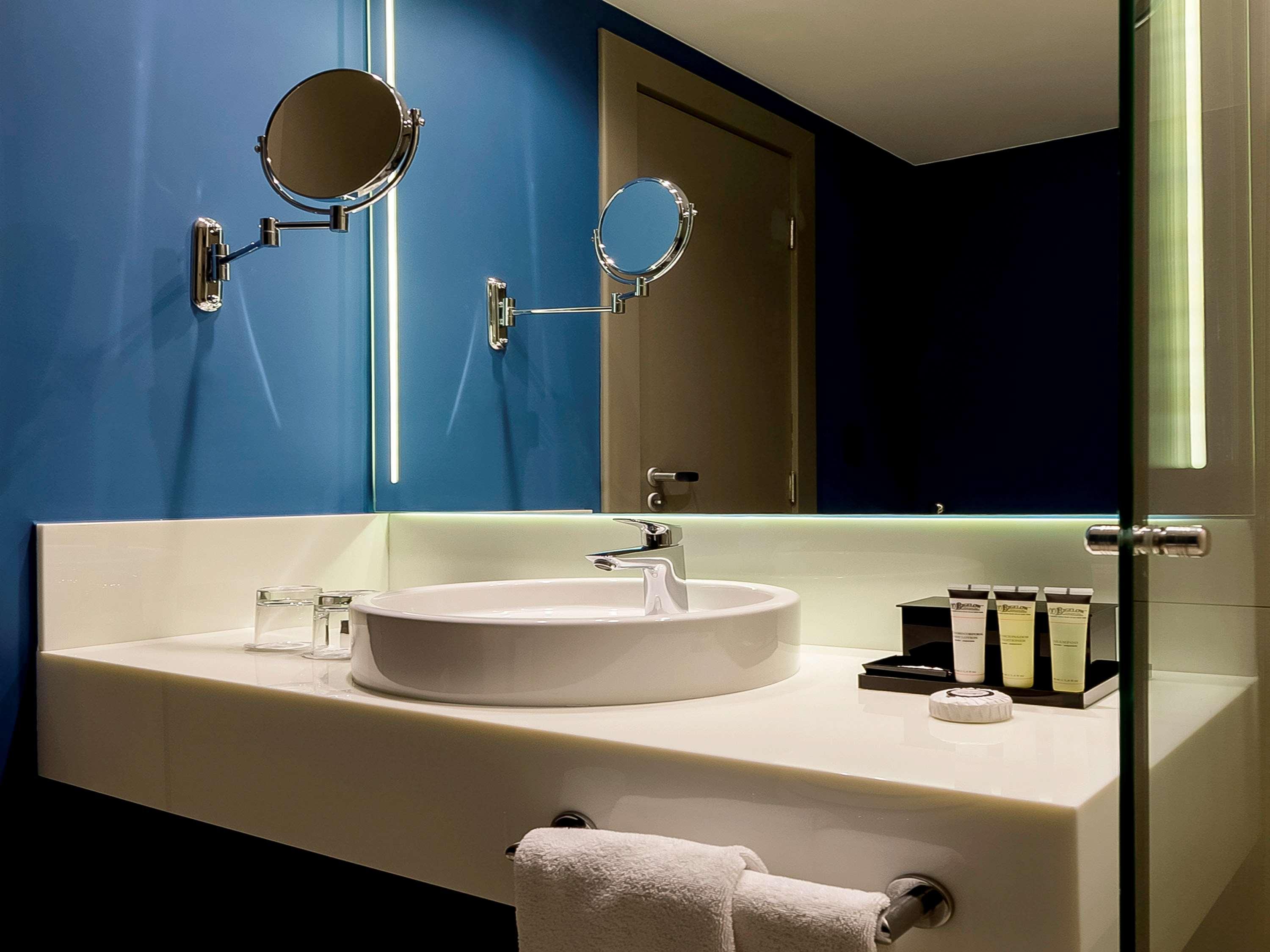 Double Executive Queen Bed