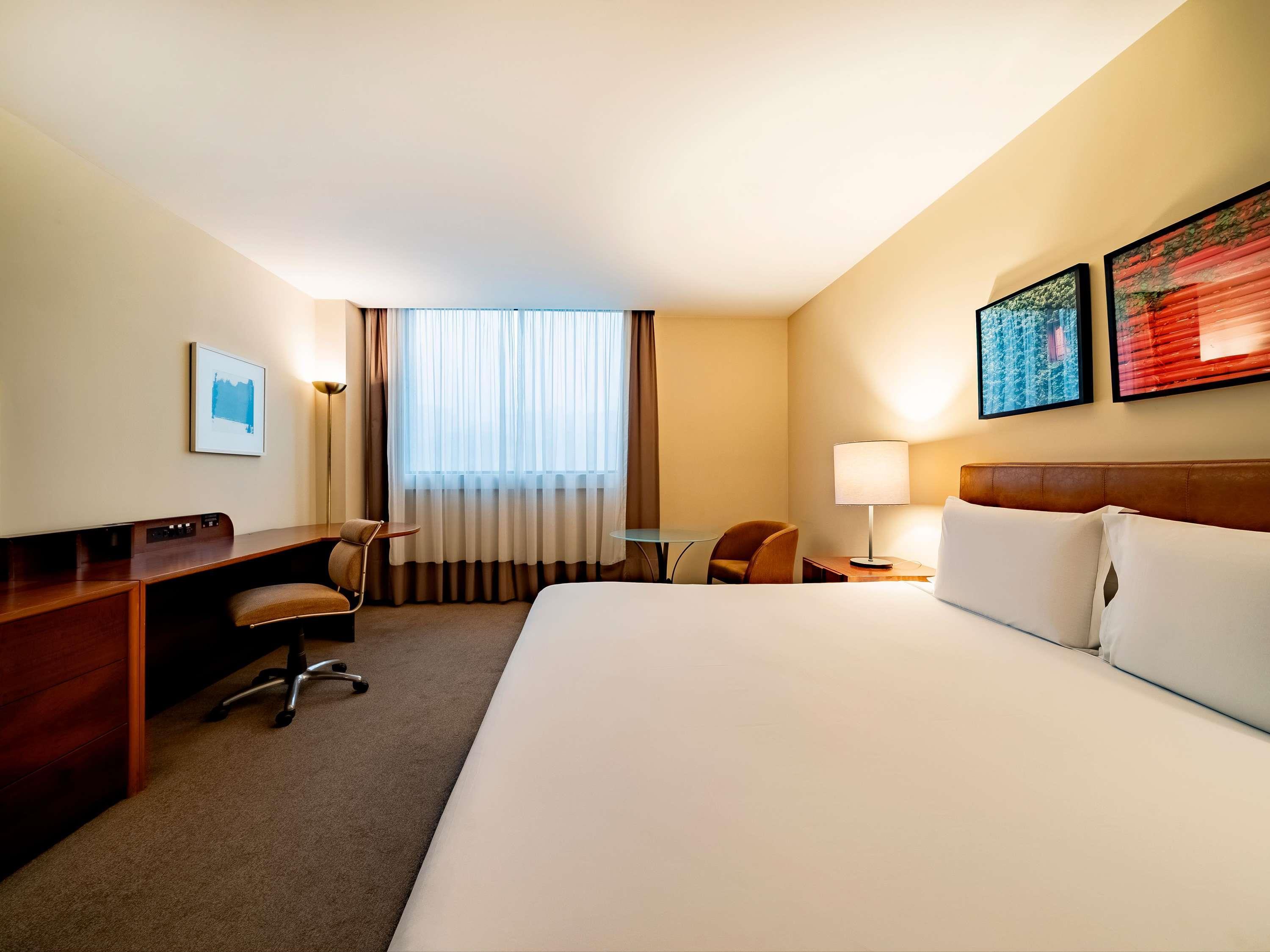 Double Classic Queen Bed