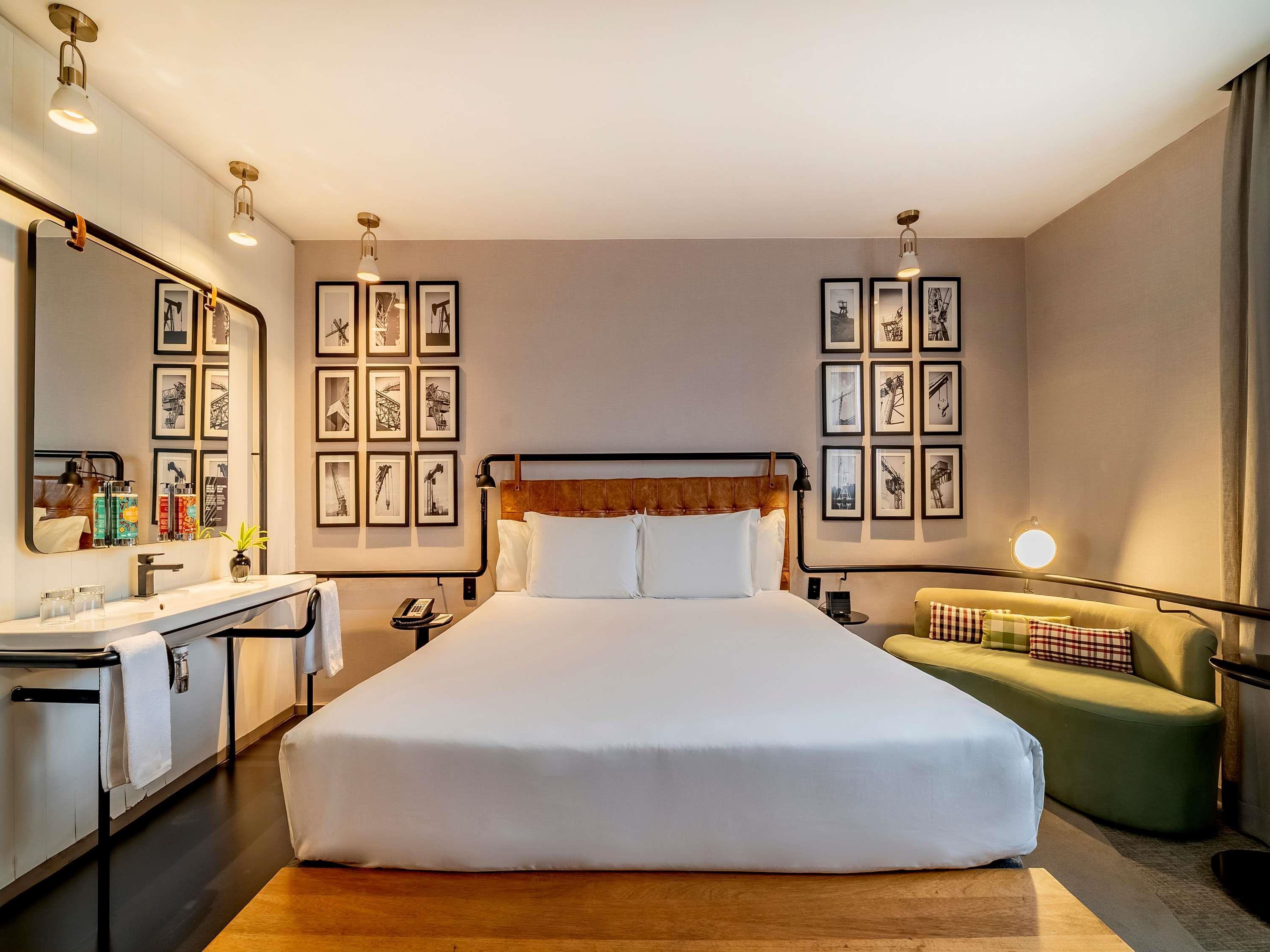 Double Executive Queen Bed