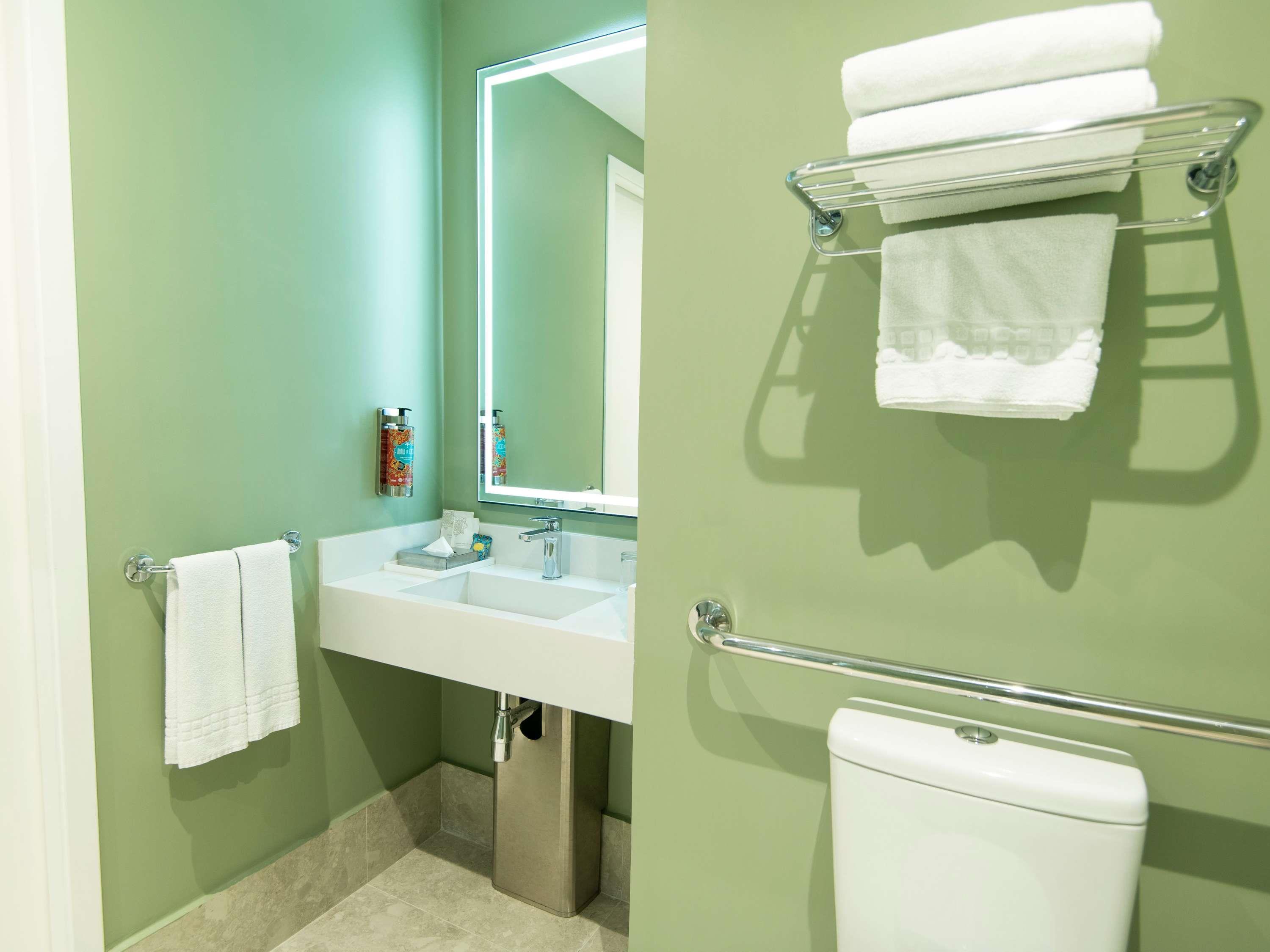 Double Deluxe King Bed