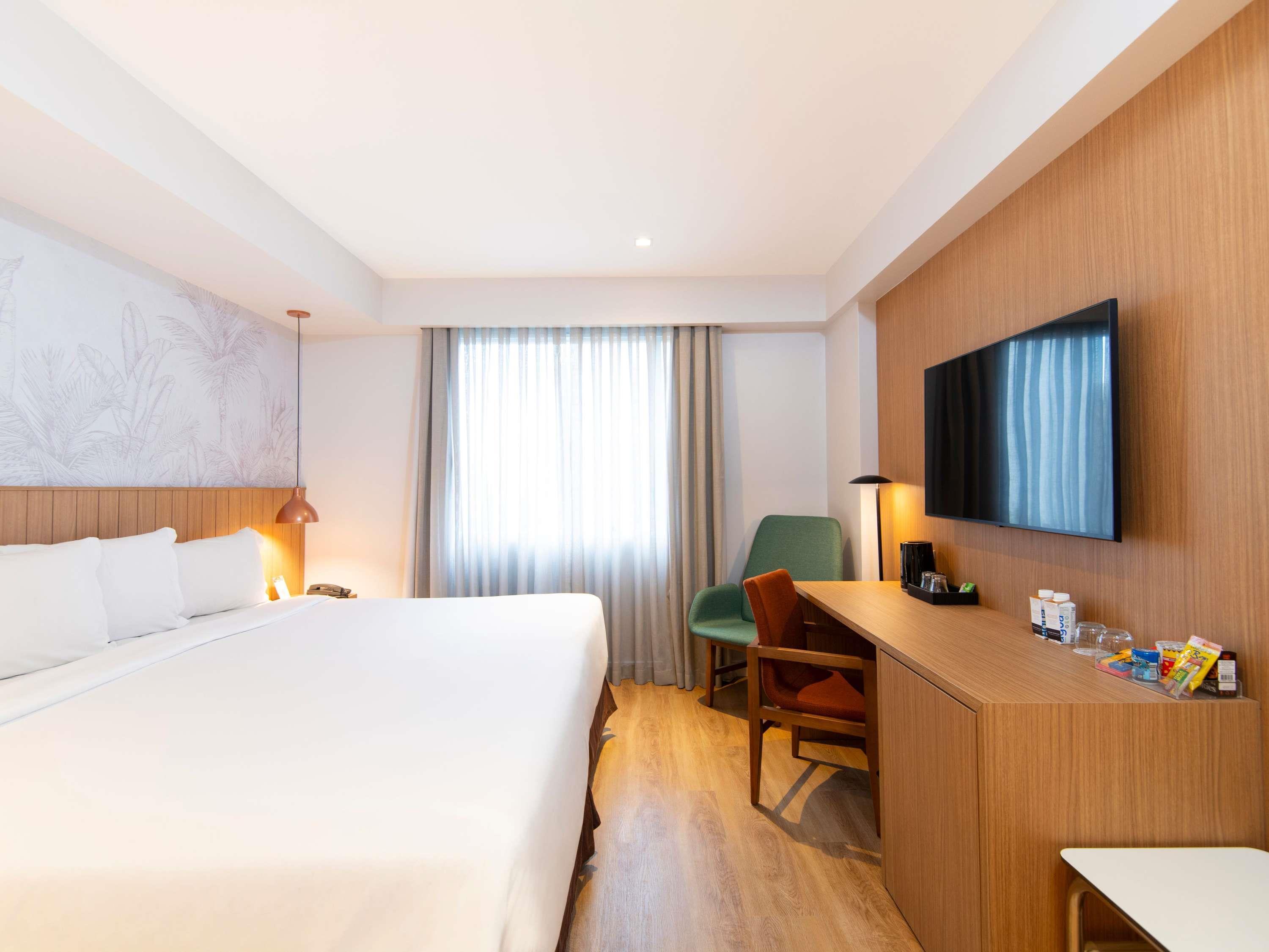 Double Deluxe King Bed