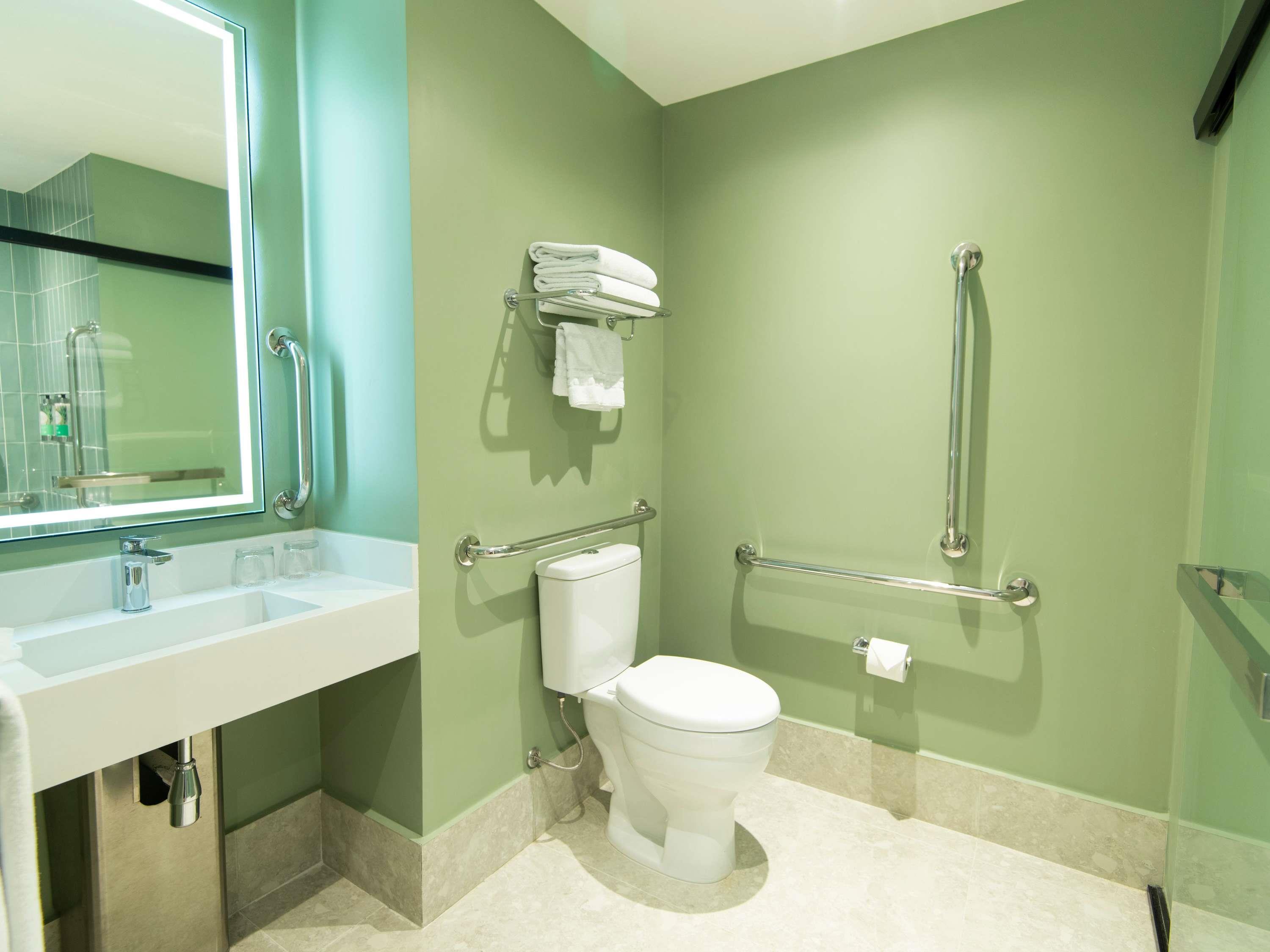 Double Deluxe King Bed