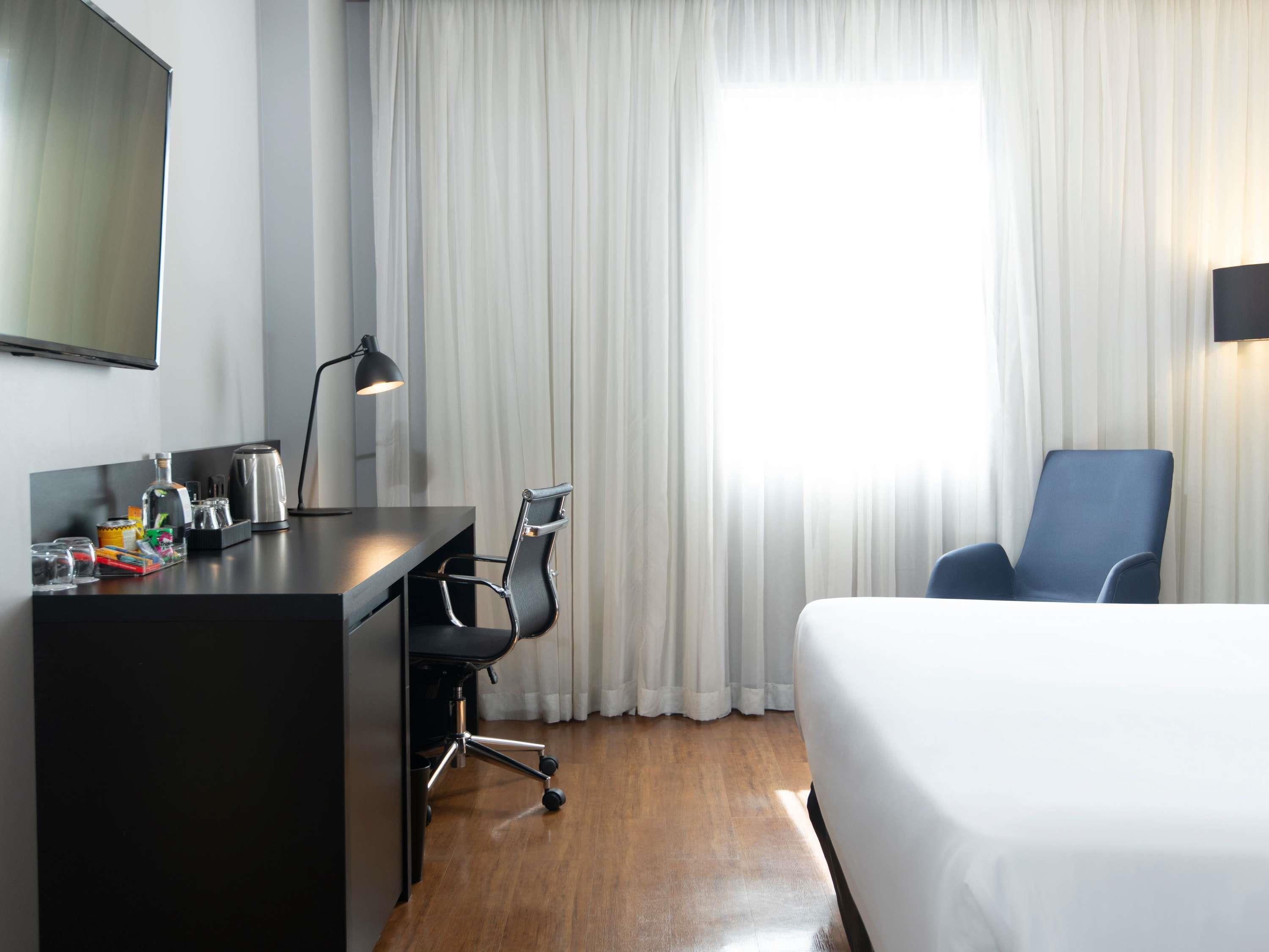 Double Executive Queen Bed