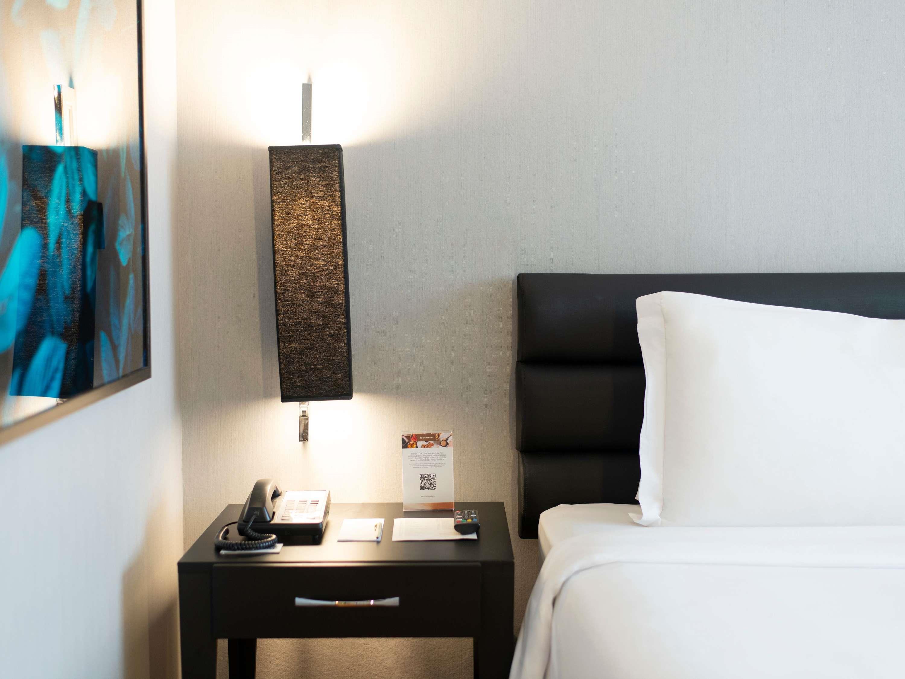 Twin Executive Queen Bed