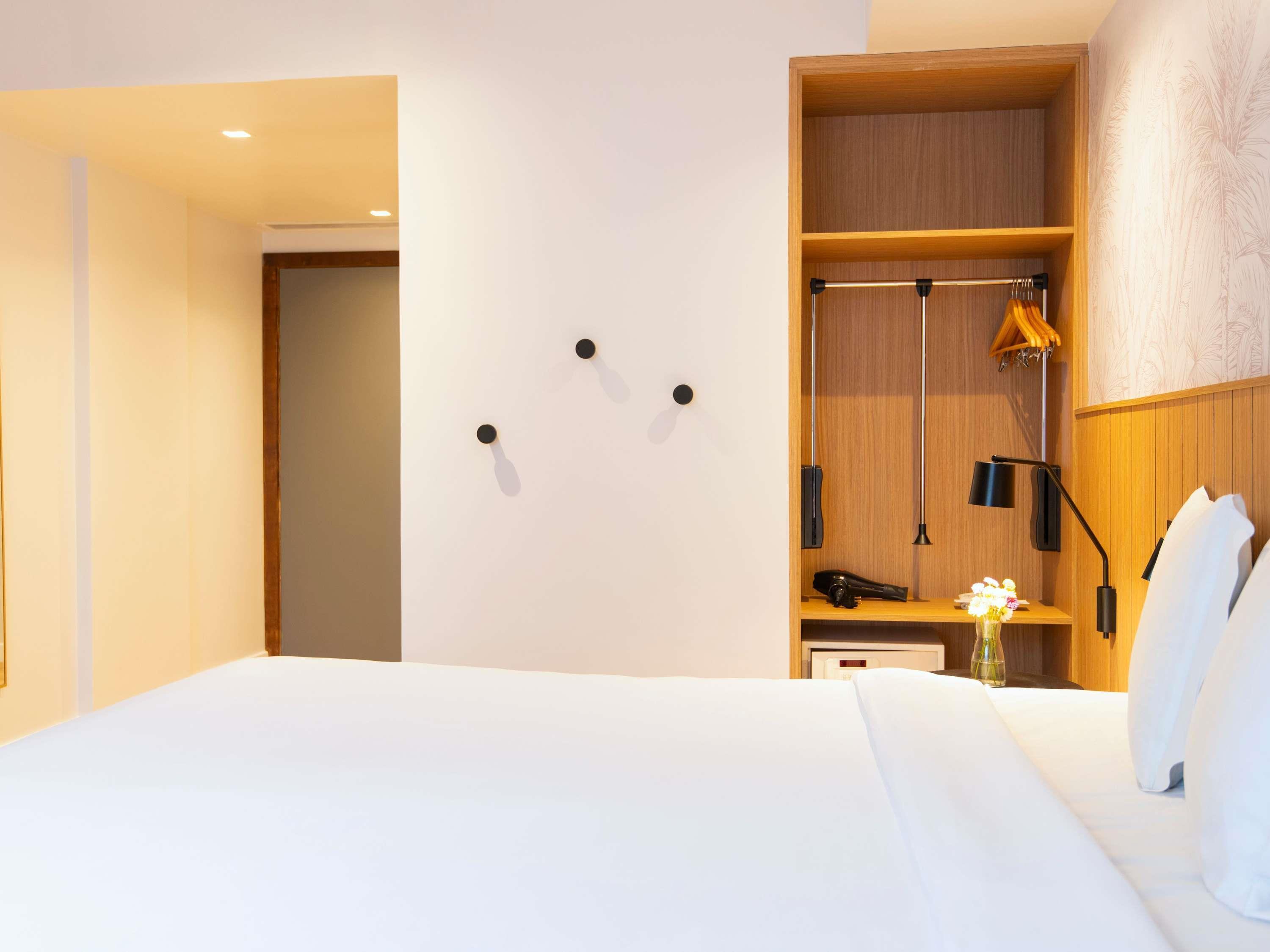 Double Deluxe King Bed