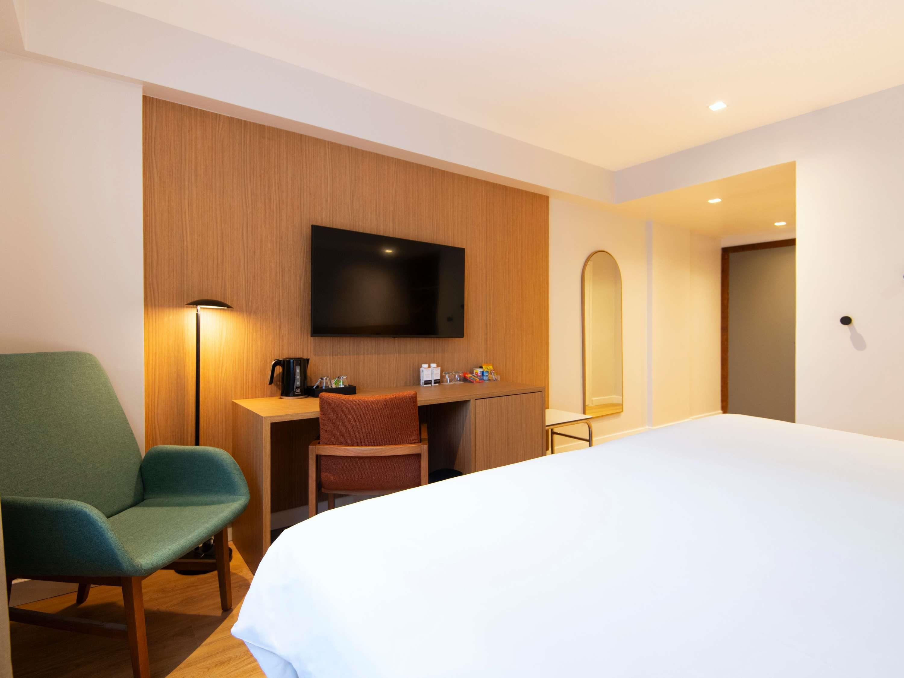 Double Deluxe King Bed