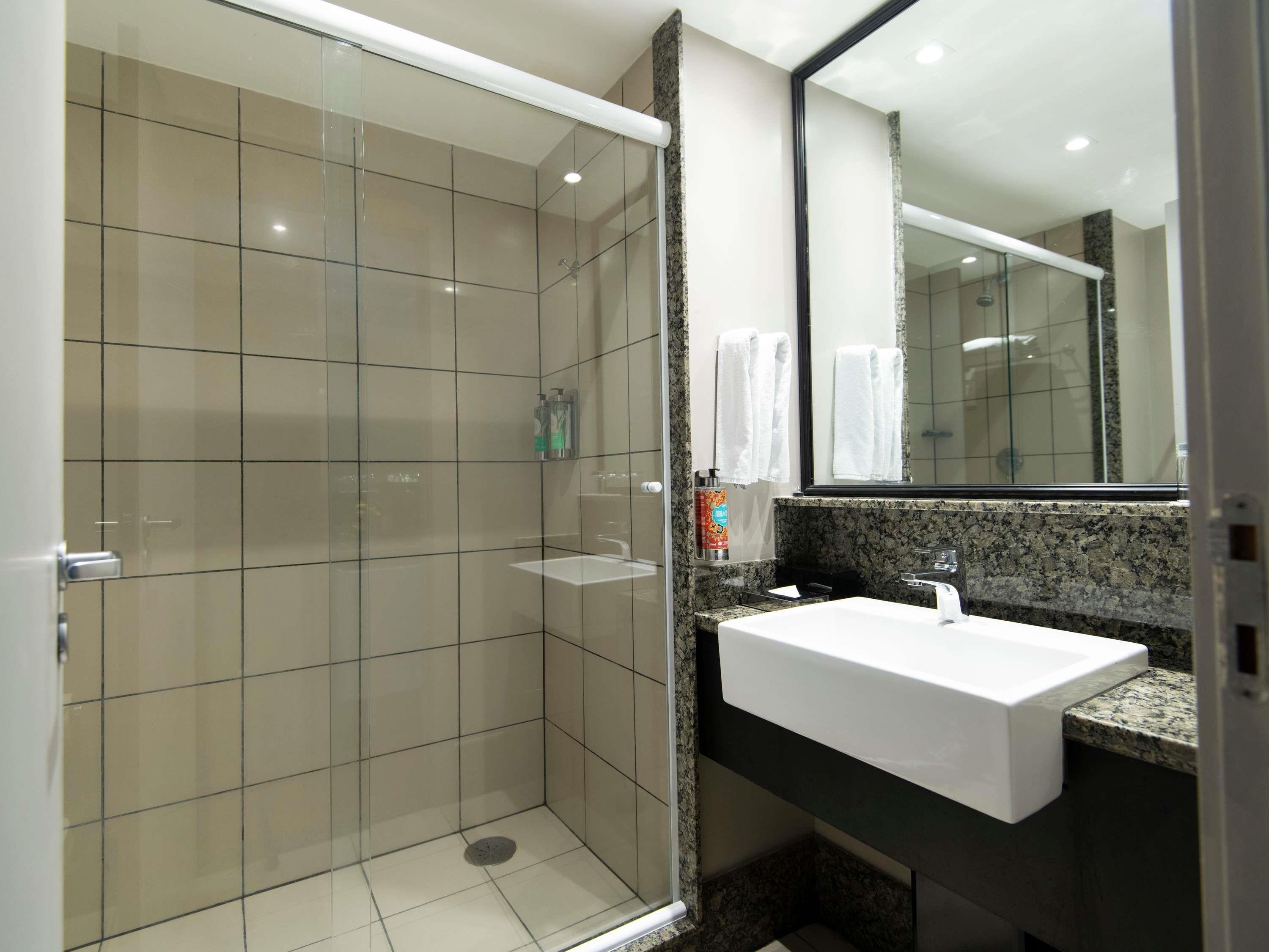 Twin Executive Queen Bed