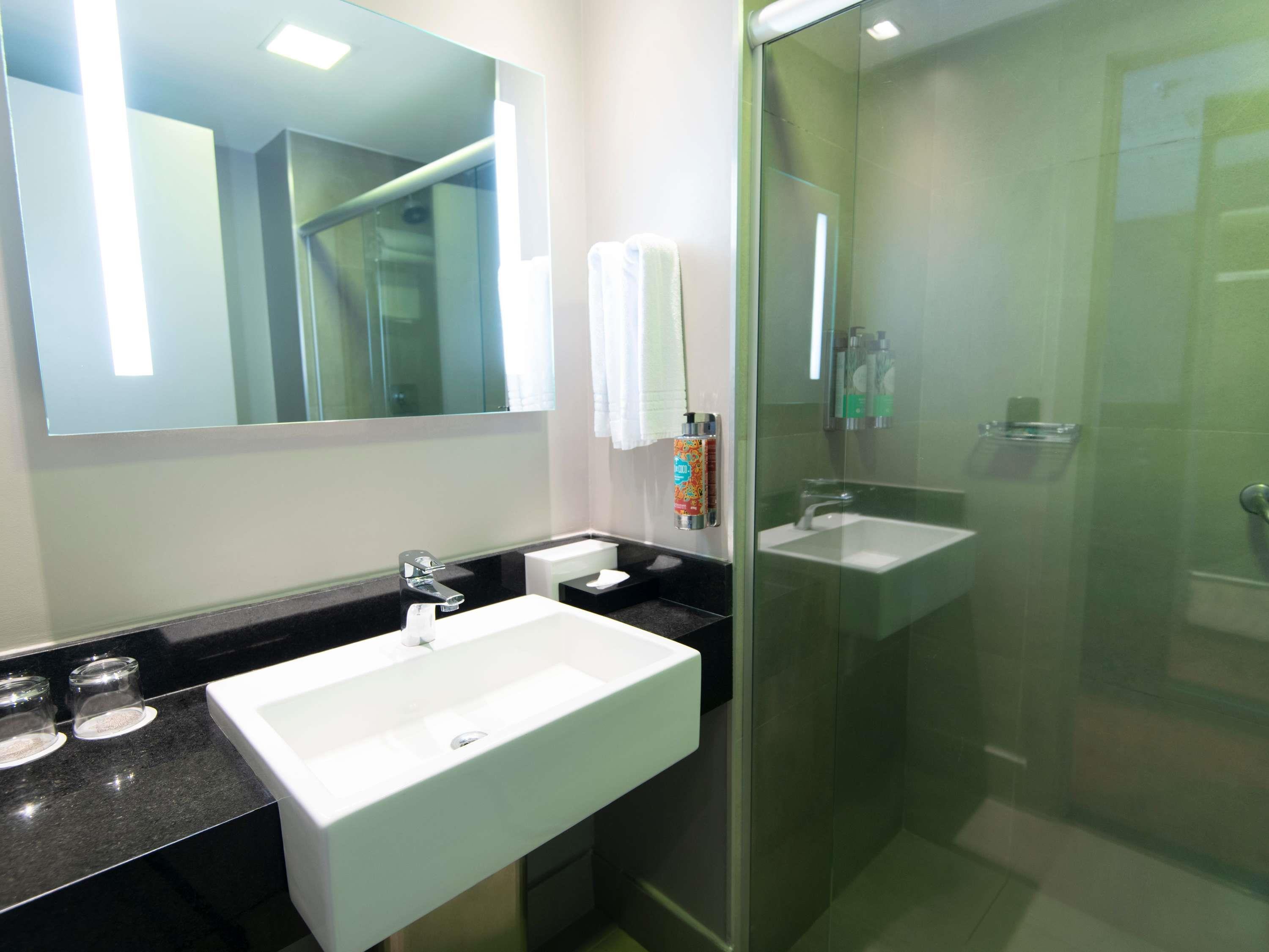 Double Executive Queen Bed