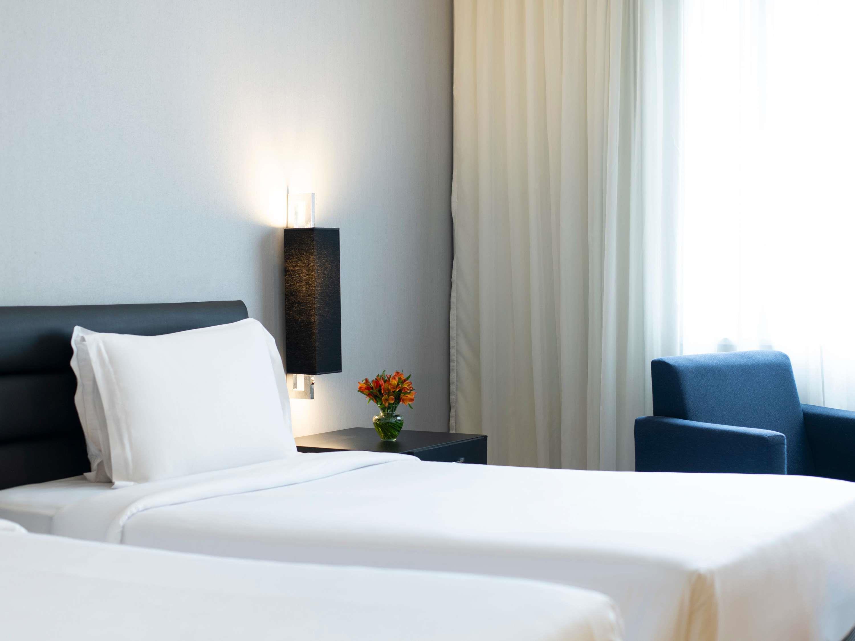 Twin Executive Queen Bed