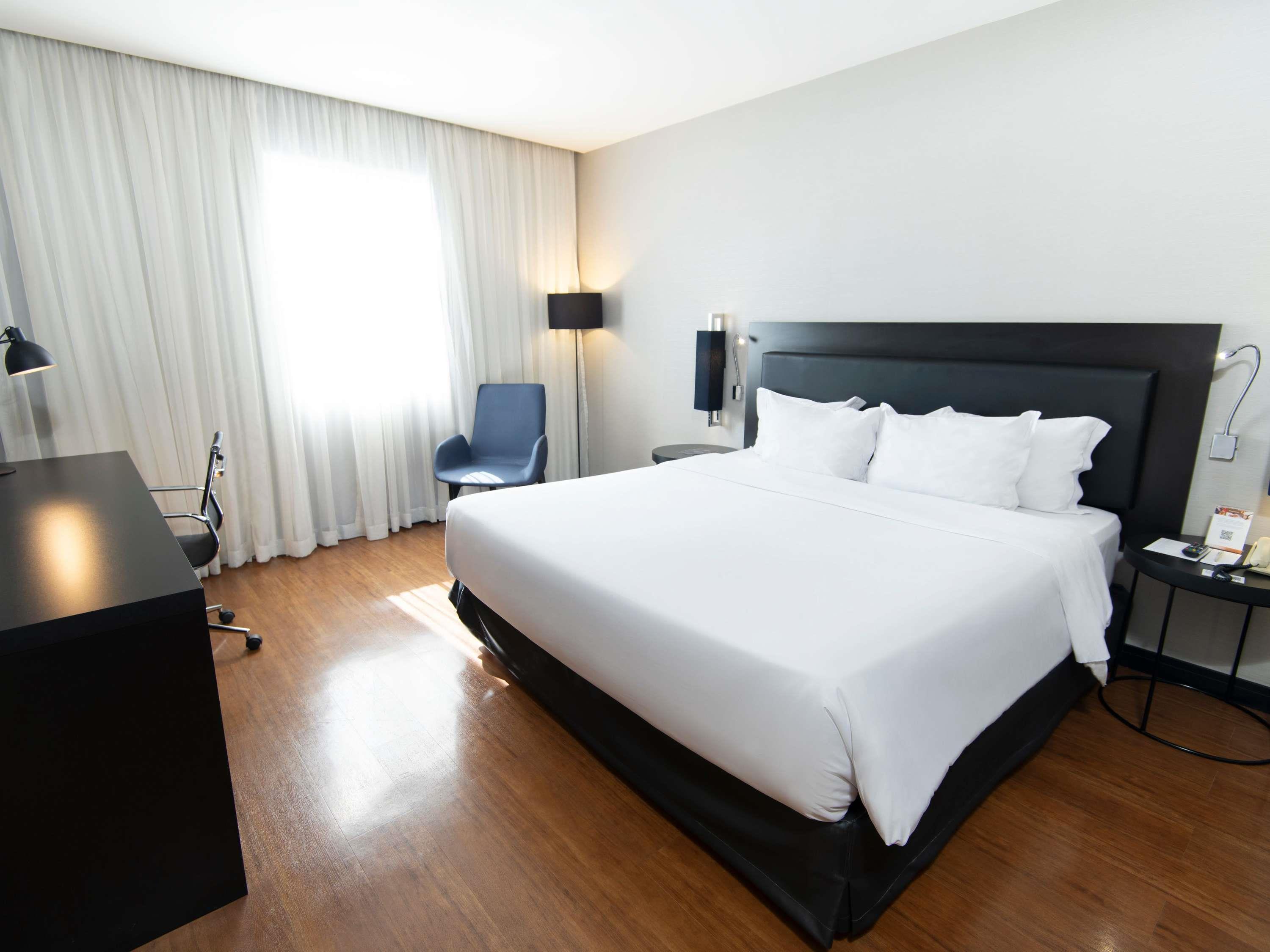 Double Executive Queen Bed