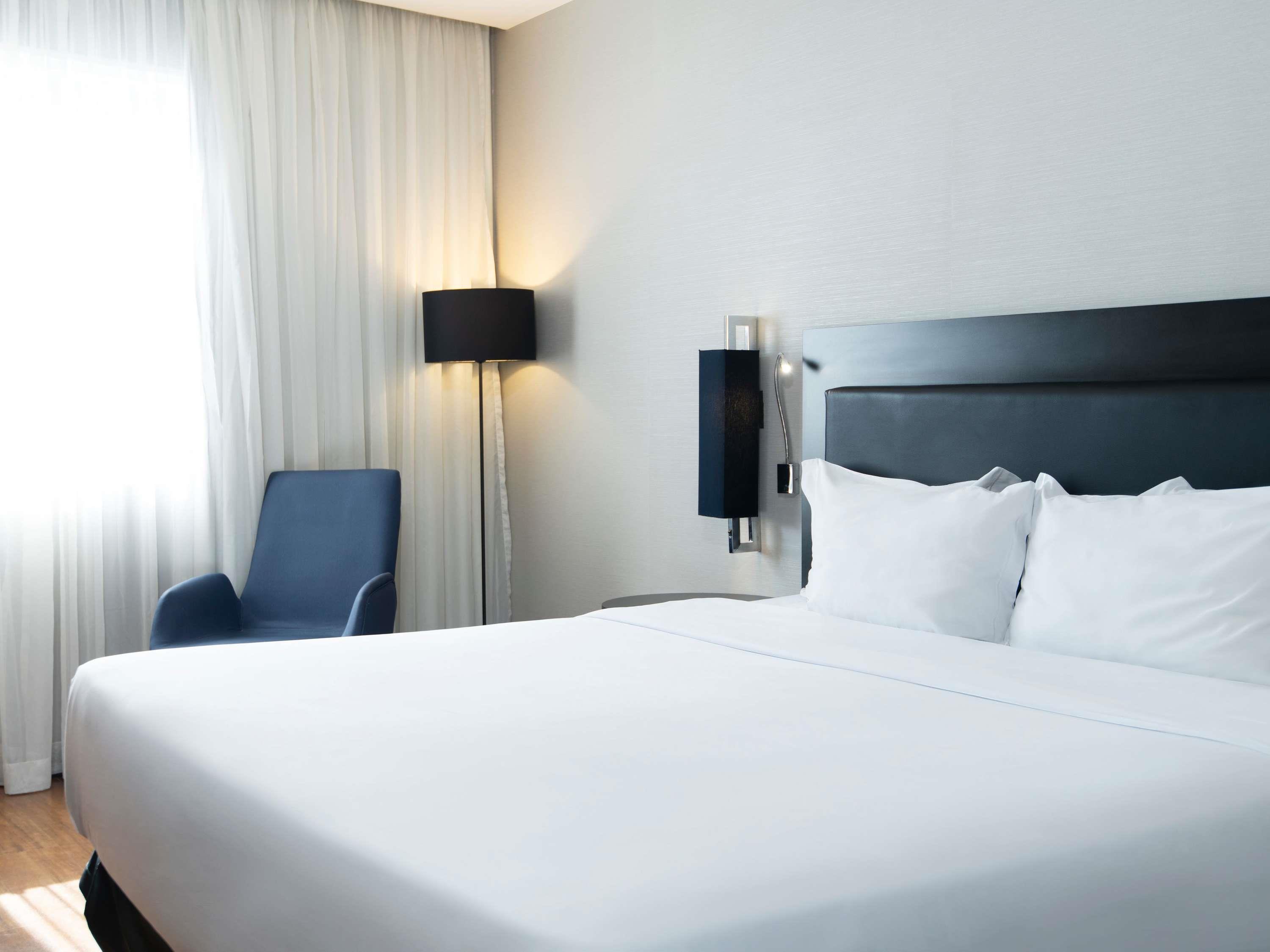 Double Executive Queen Bed