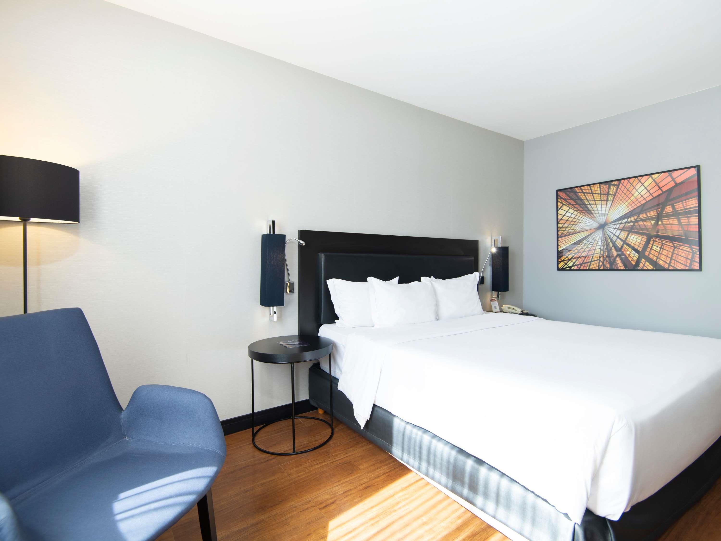 Double Executive Queen Bed