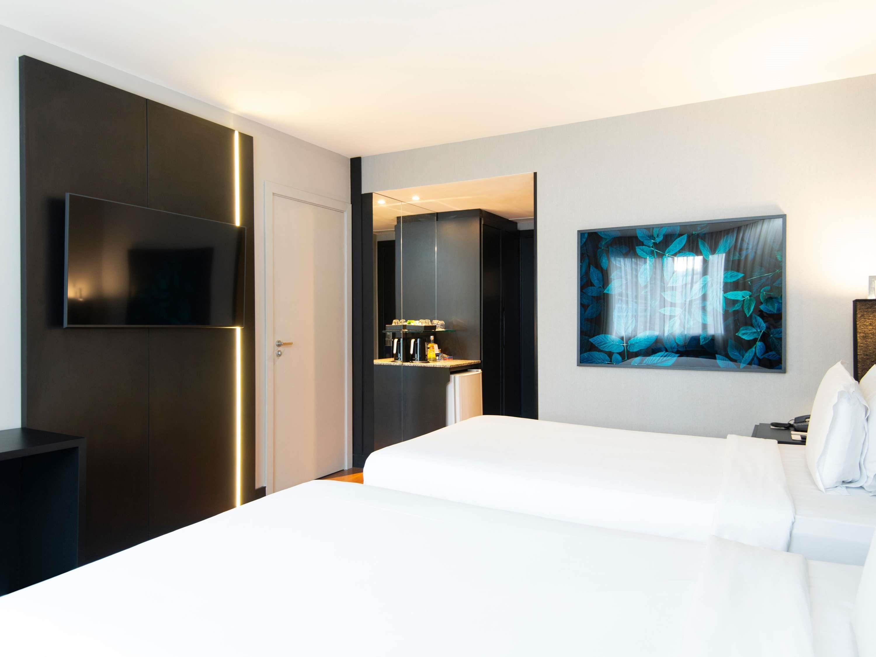 Twin Executive Queen Bed