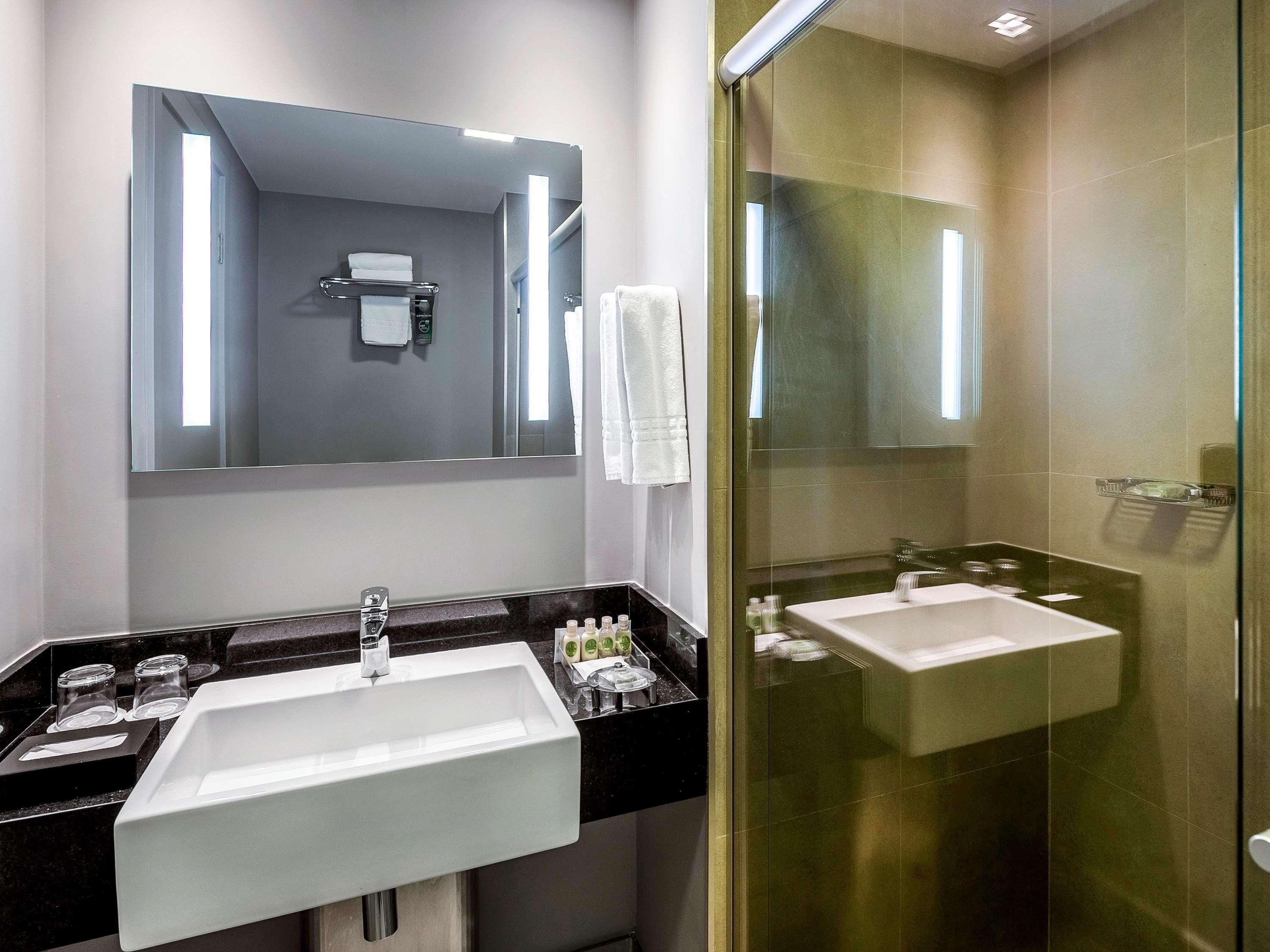 Double Executive Queen Bed