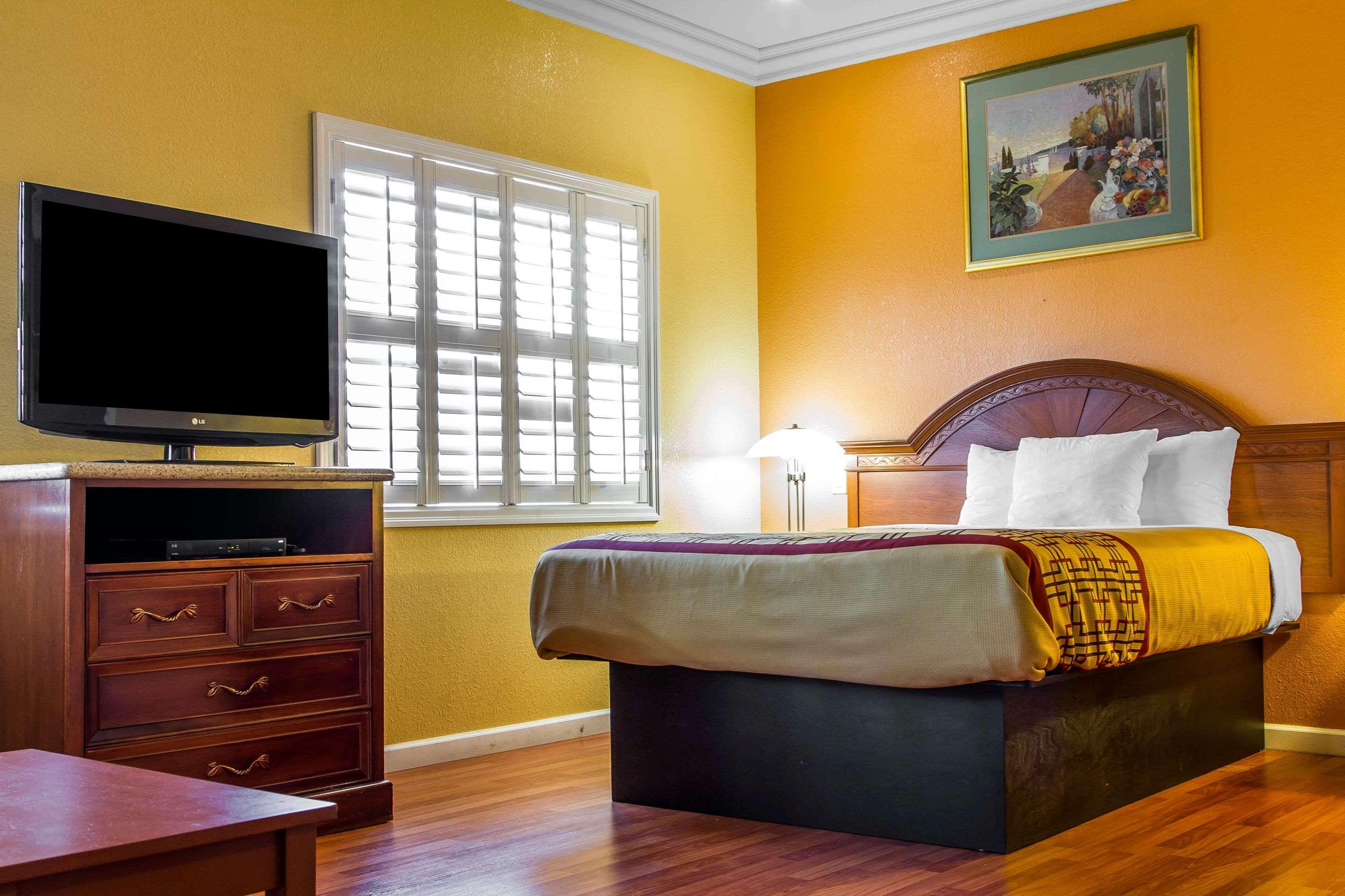 Double Queen Bed Non Smoking