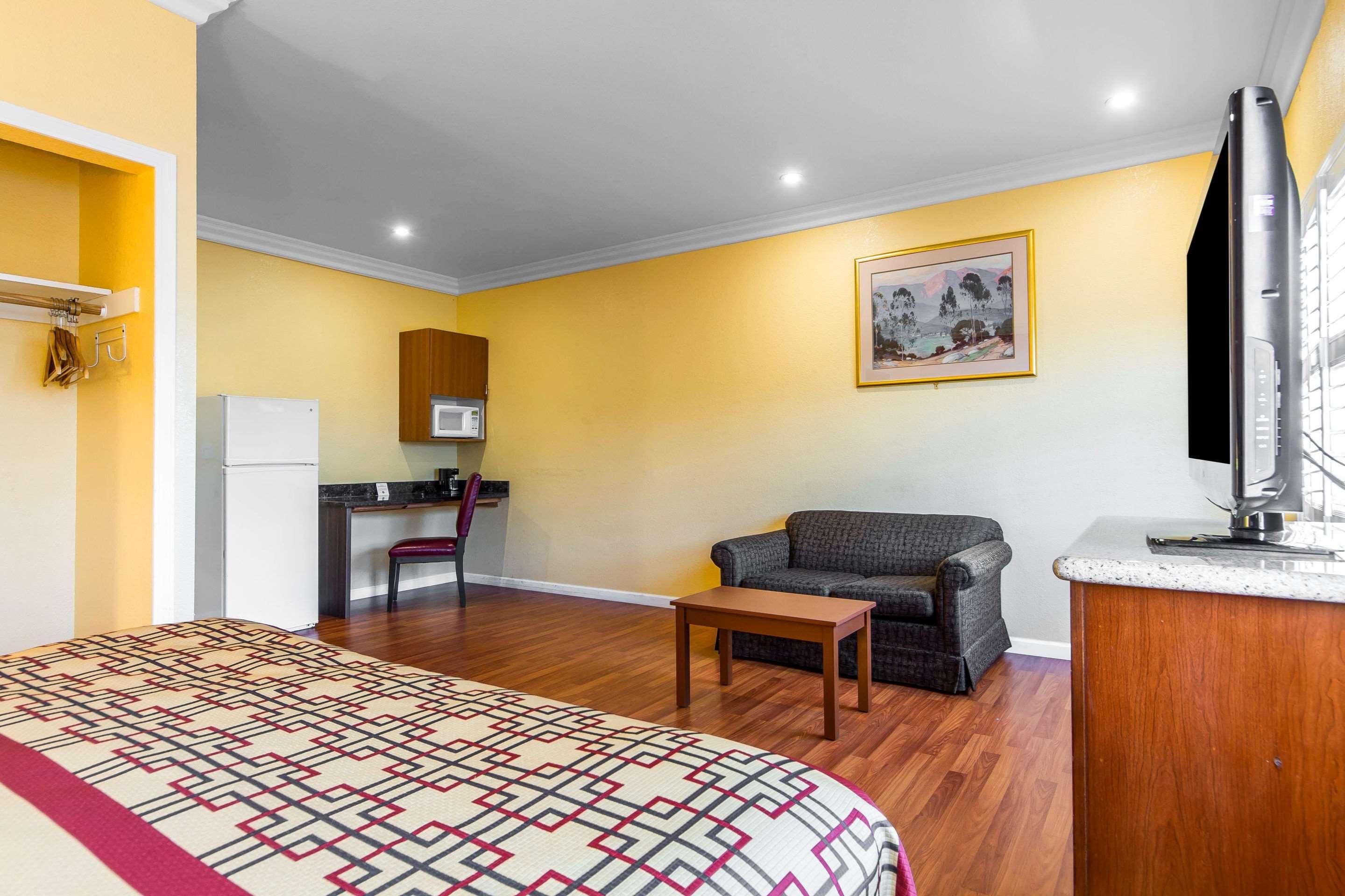 Double Queen Bed Non Smoking