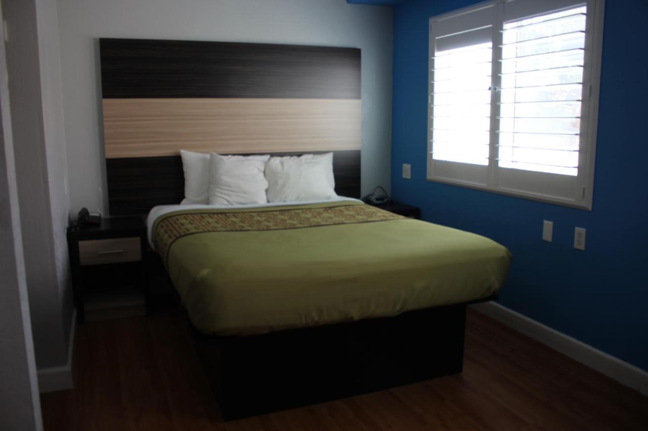 Suite Queen Size Bed