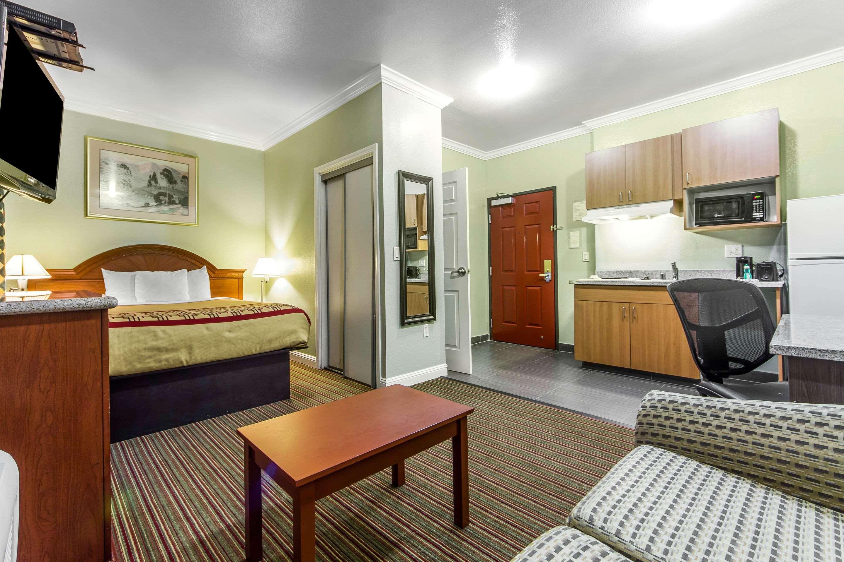 Suite Queen Bed Non Smoking