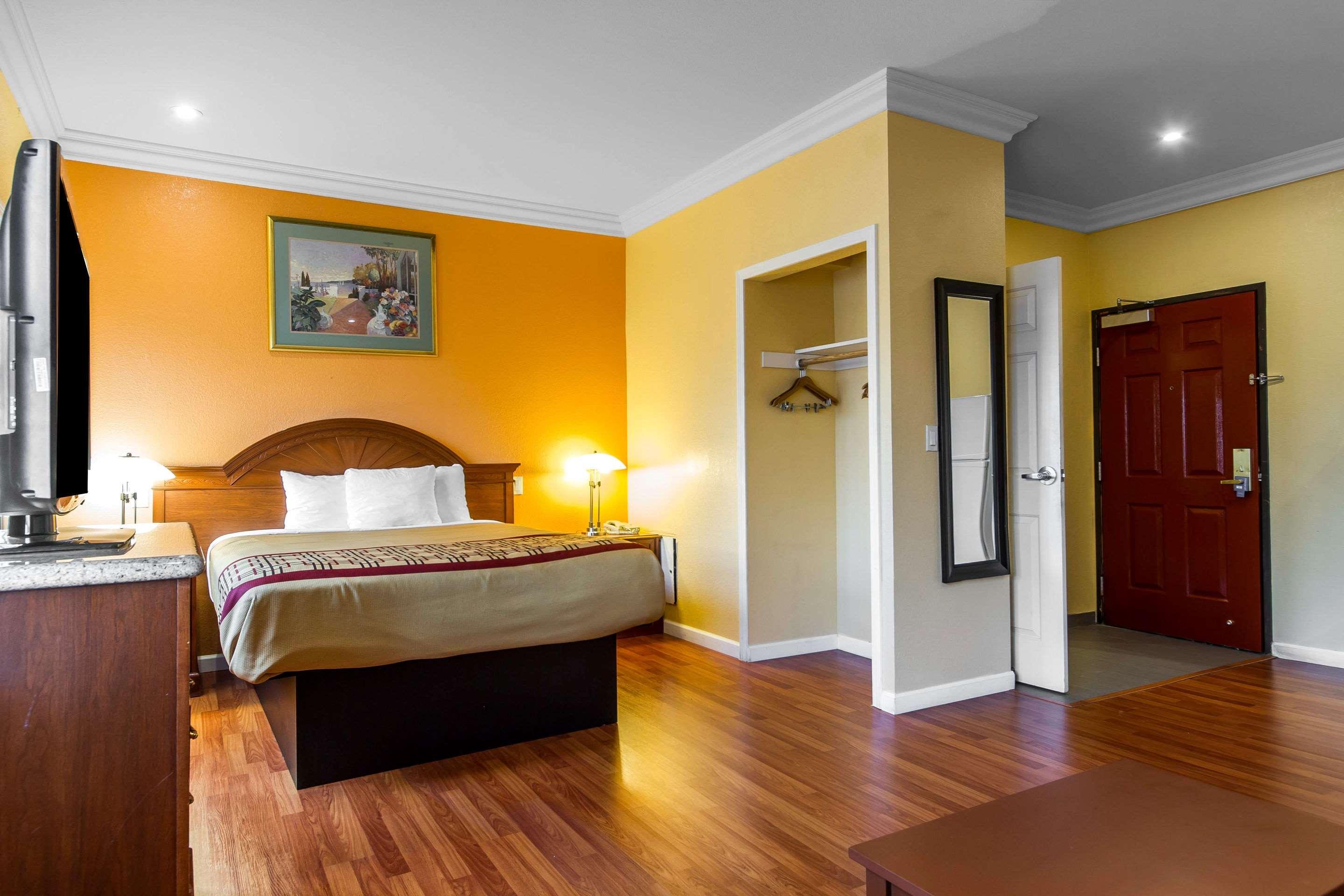 Double Queen Bed Non Smoking