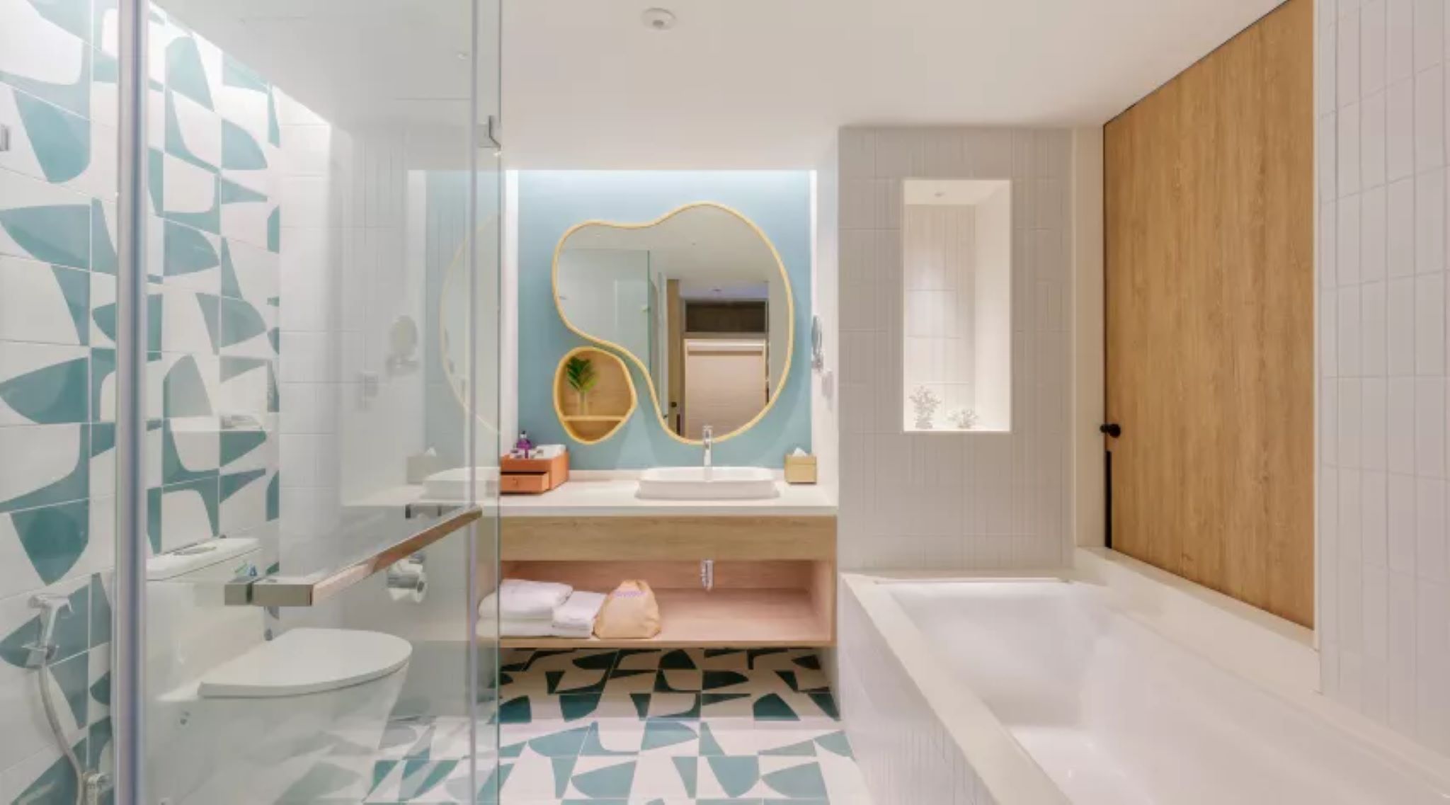 Family Room Deluxe Pool View