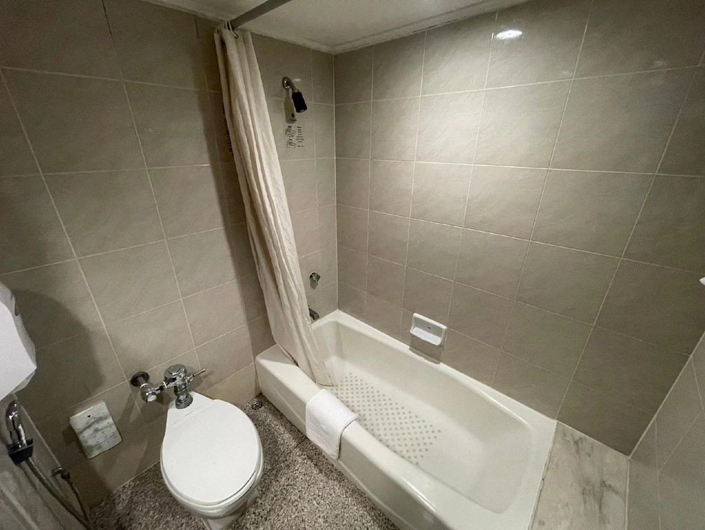 Room Connecting Room