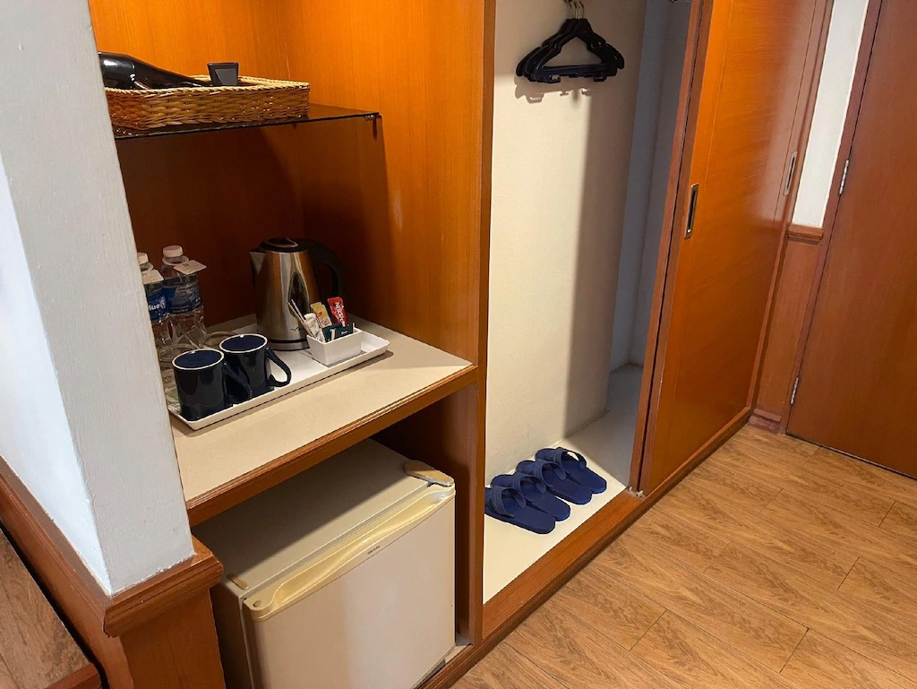 Room Connecting Room