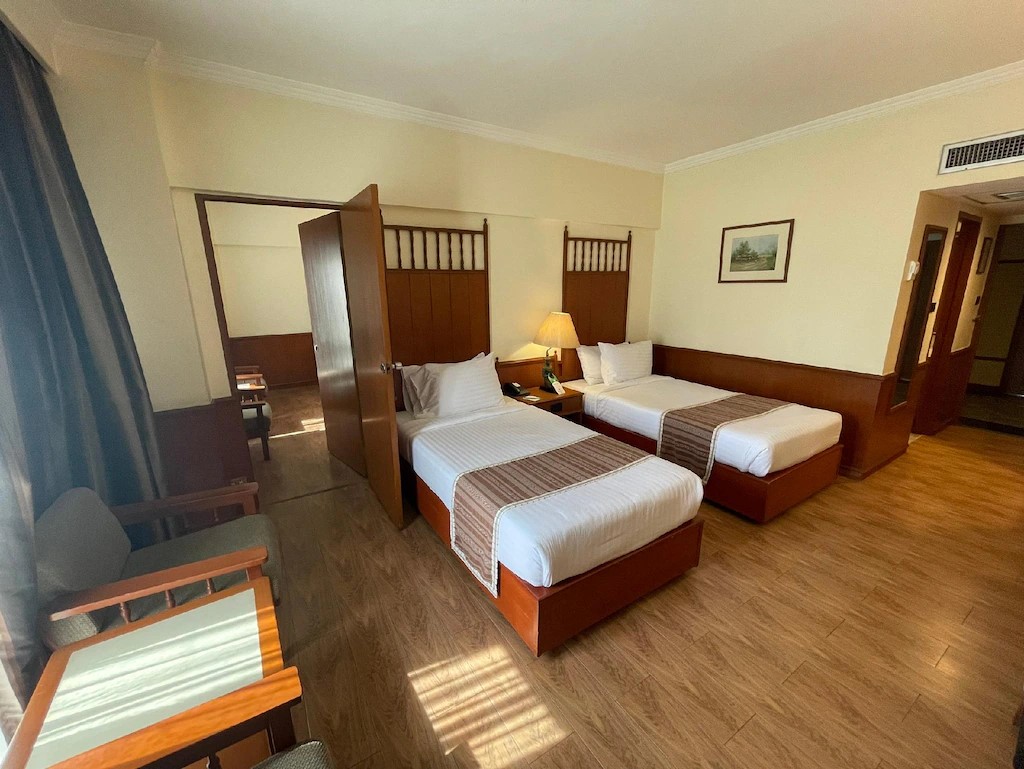 Room Connecting Room