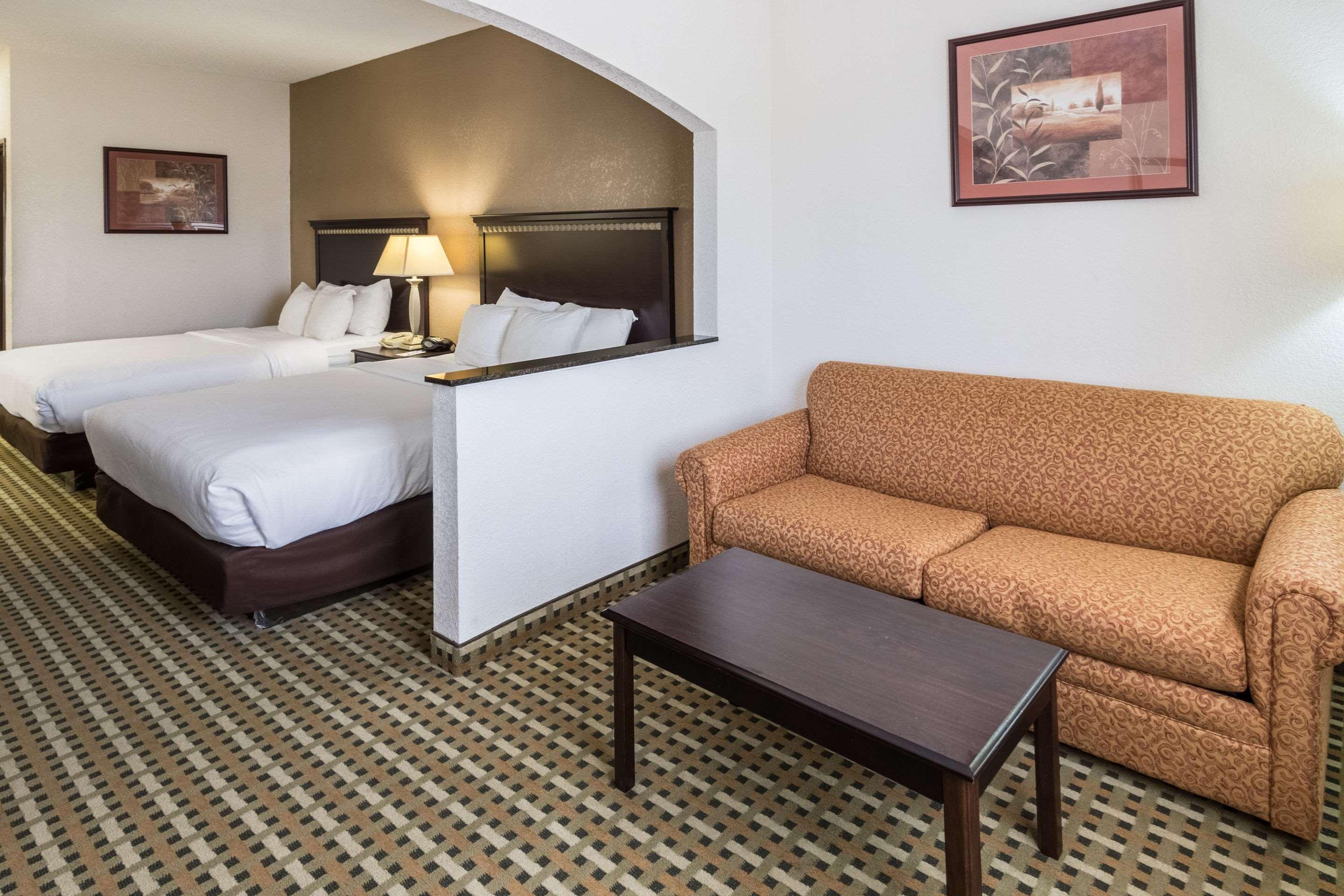 Suite Two Queen Beds