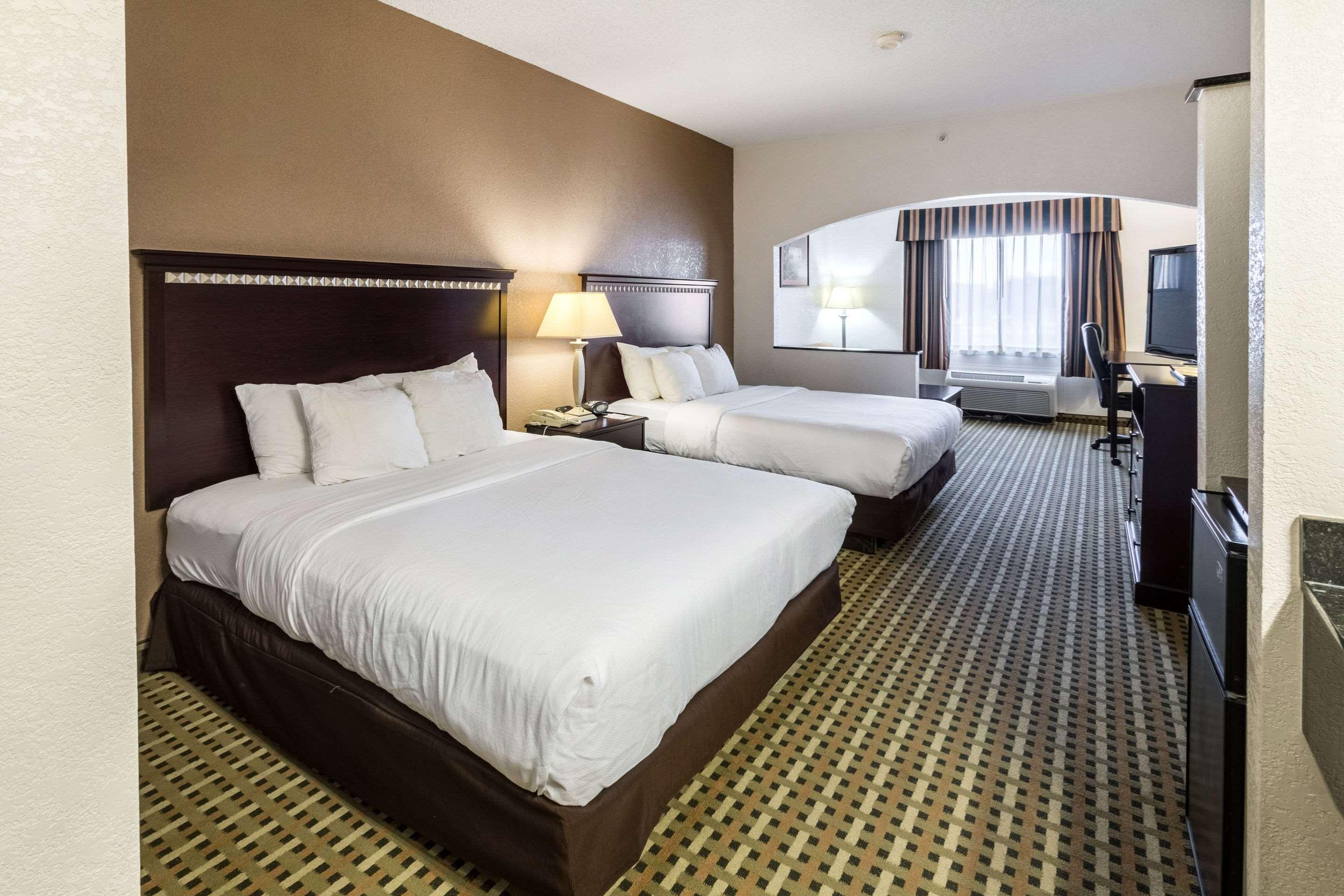 Suite Two Queen Beds Non Smoking