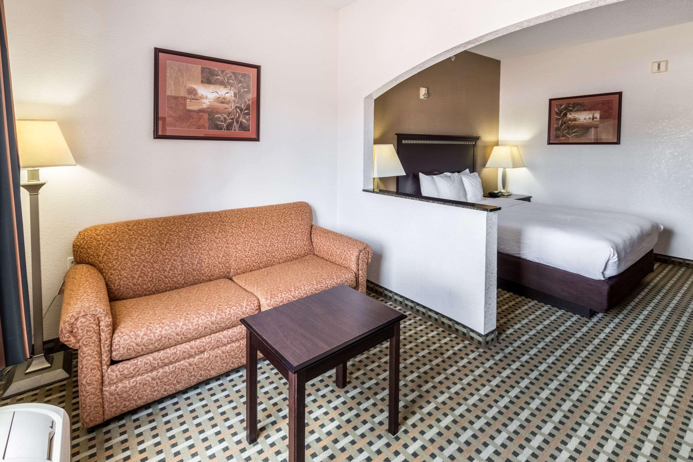 Suite Queen Bed Non Smoking