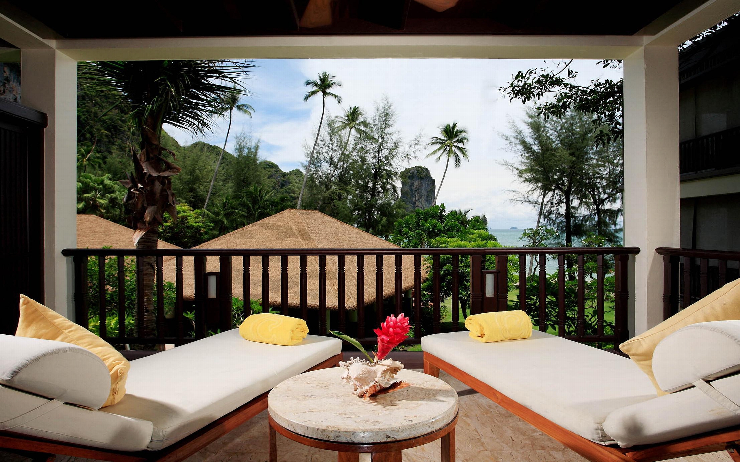 Double or Twin Deluxe Ocean Front