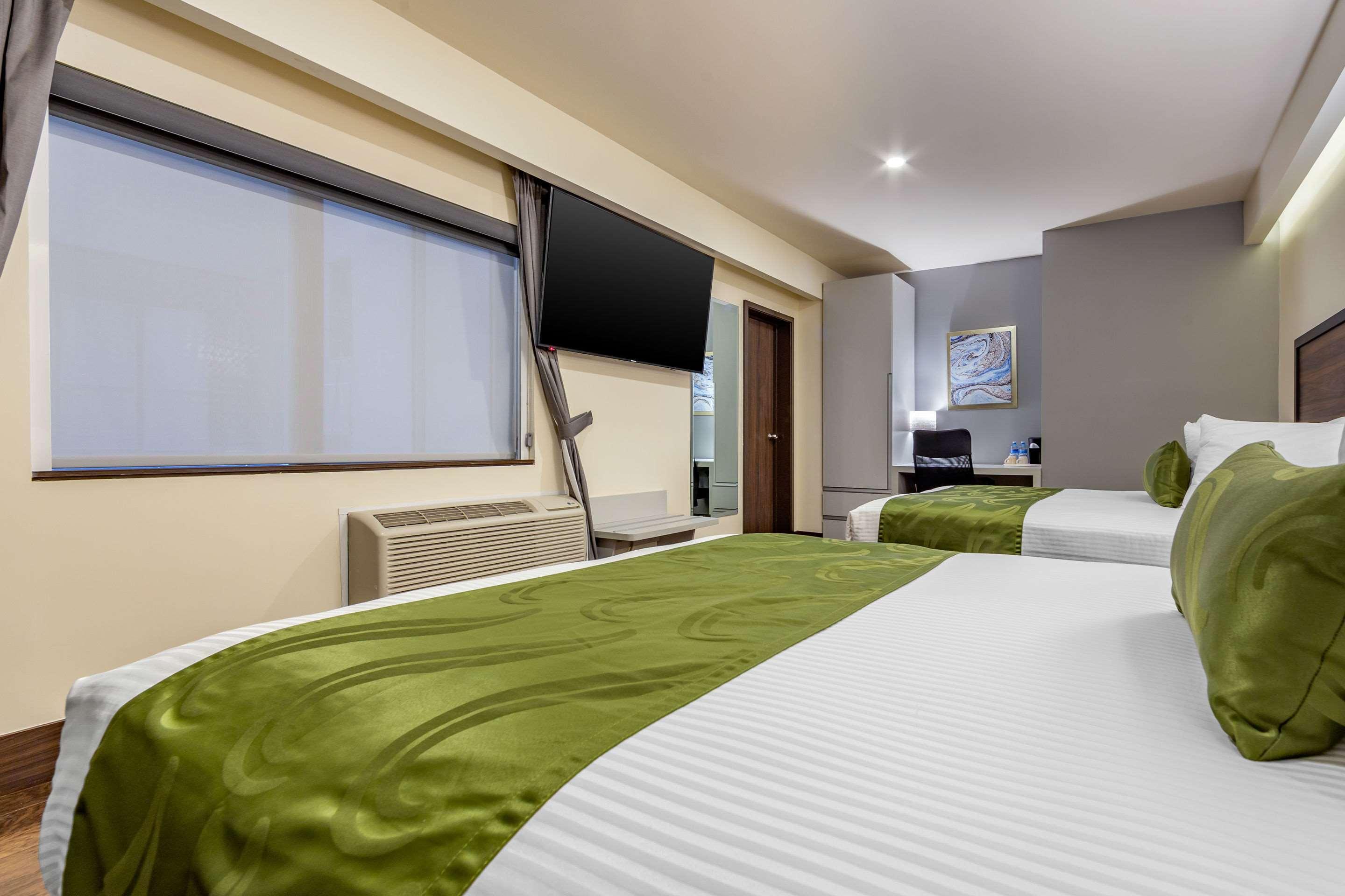 Double Two Queen Beds Non Smoking