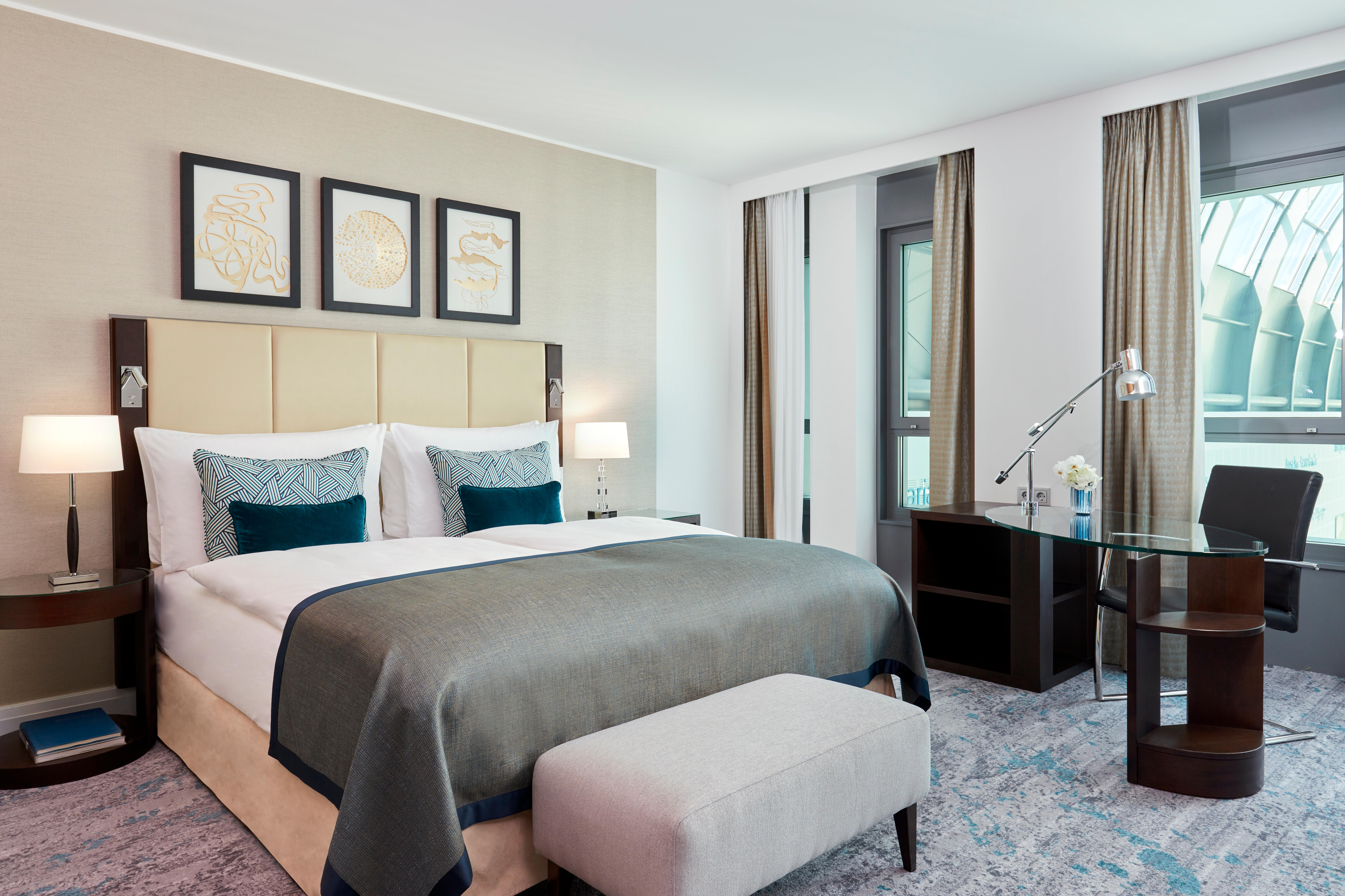 Double Classic Queen Bed