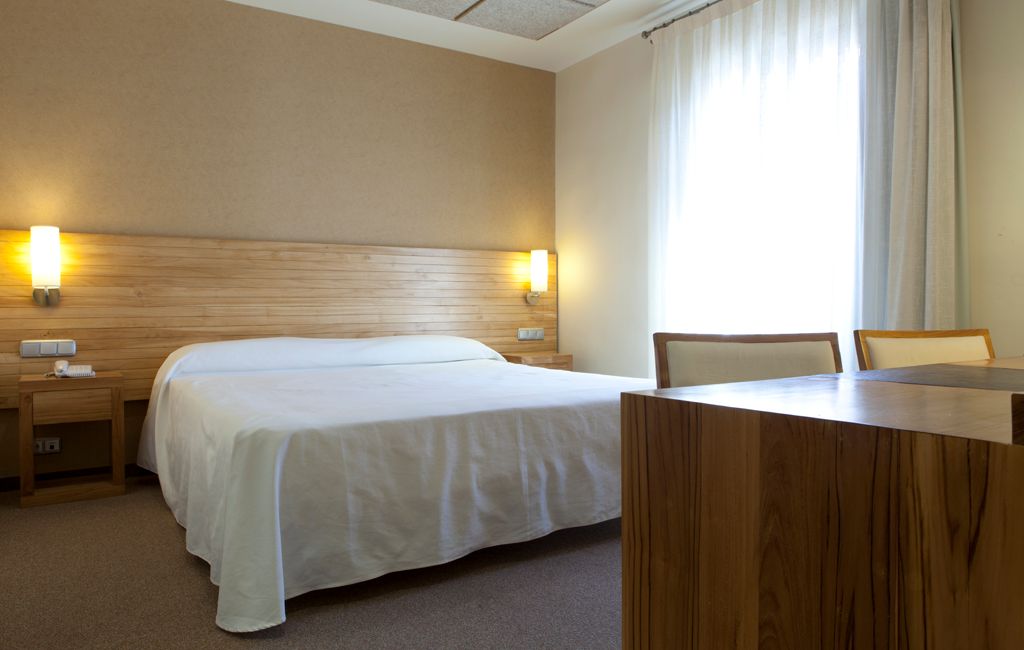 Double or Twin with Double Bed