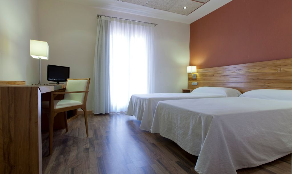 Double or Twin with Double Bed