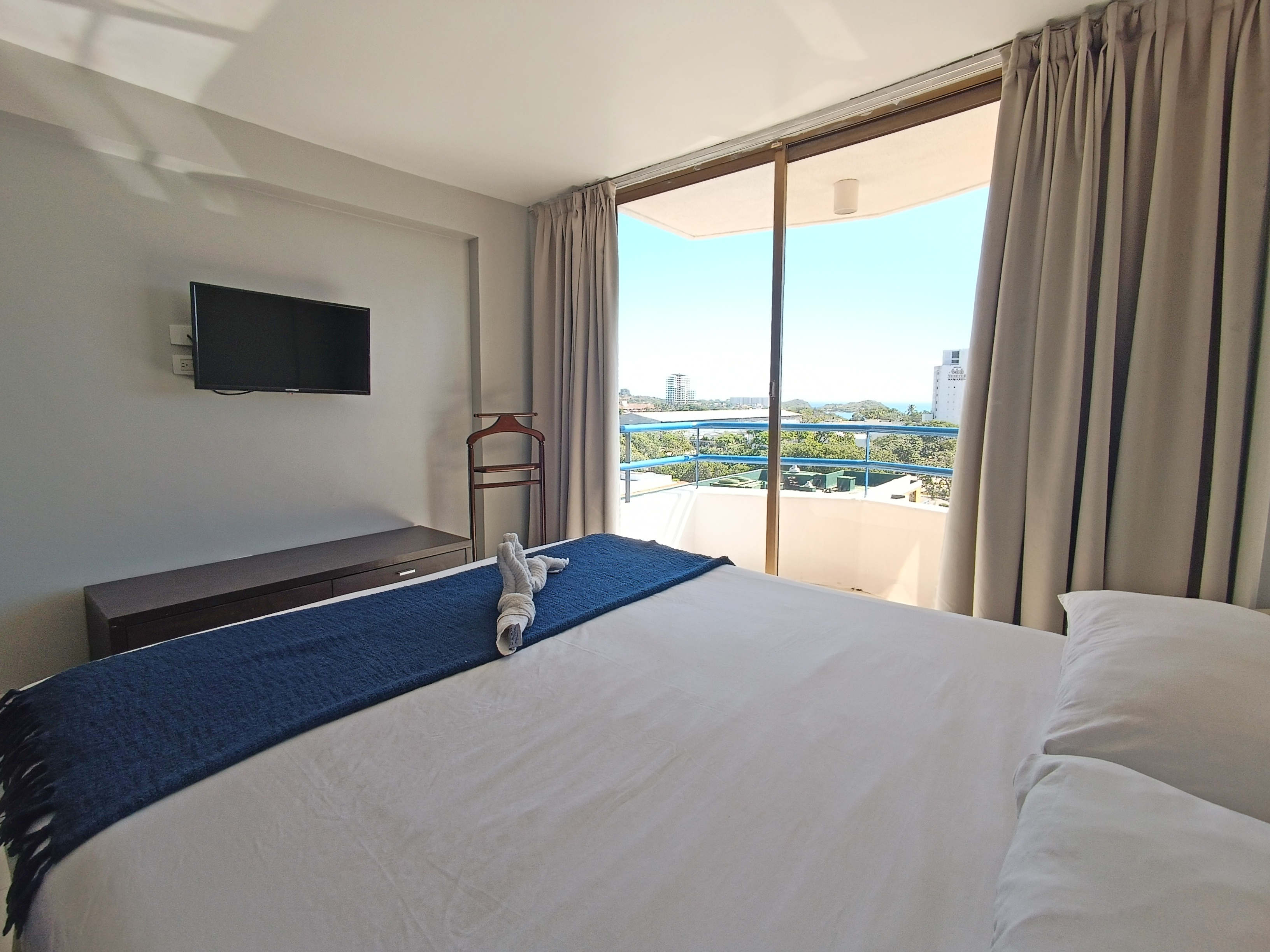 Triple Queen Size Bed