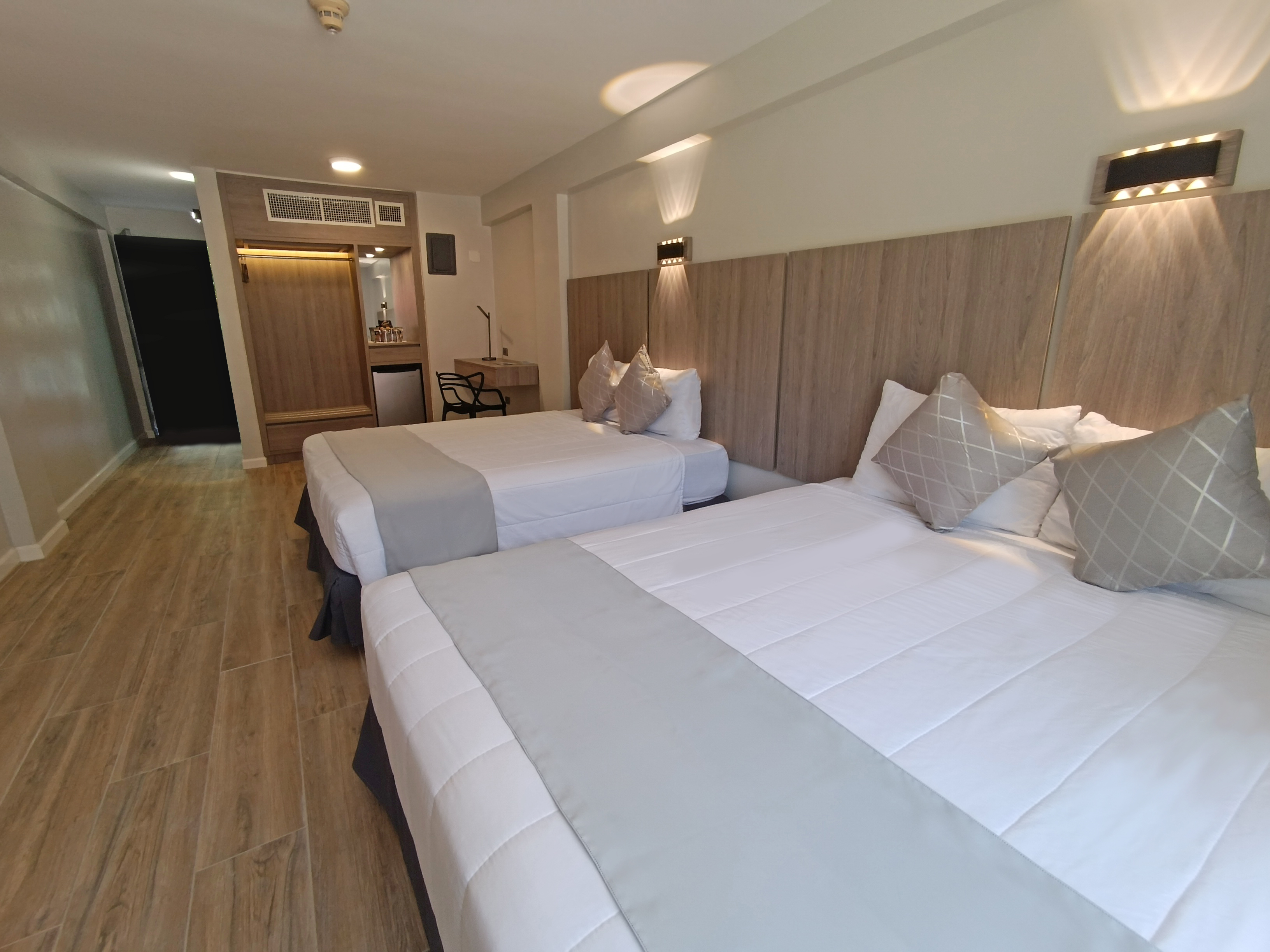 Twin Deluxe Queen Bed