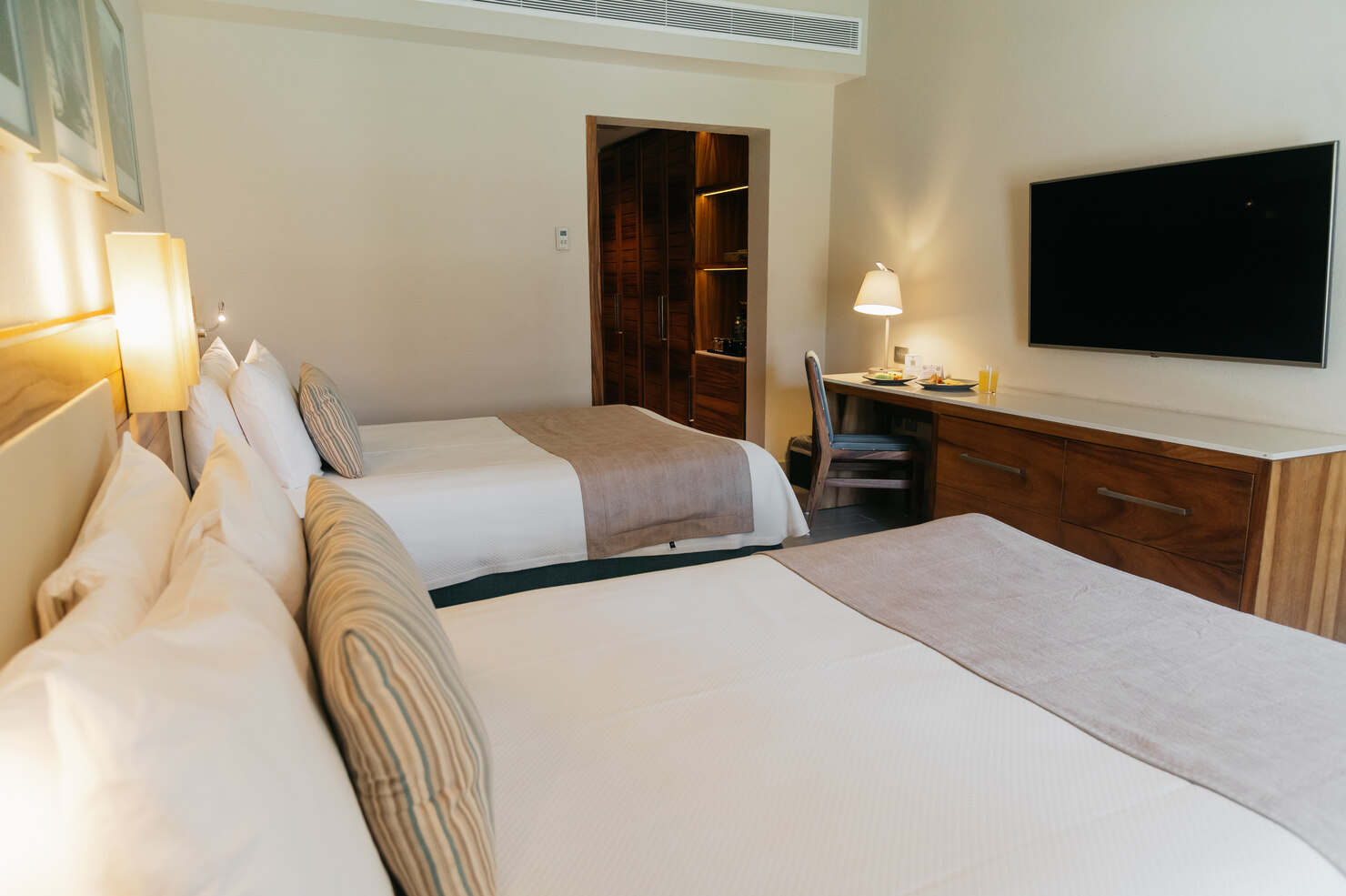 Double Deluxe Two Beds