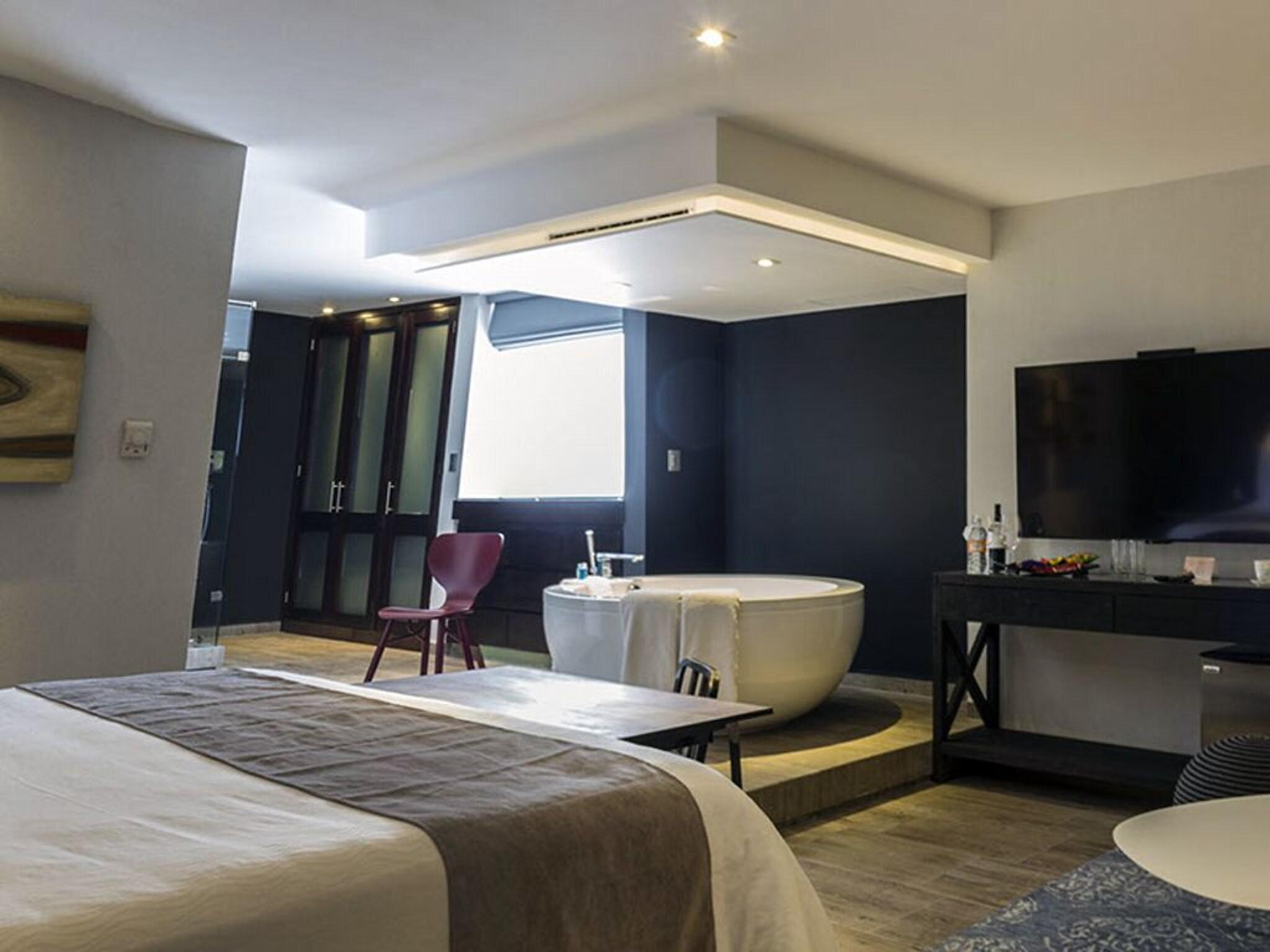 Suite Deluxe Queen Bed