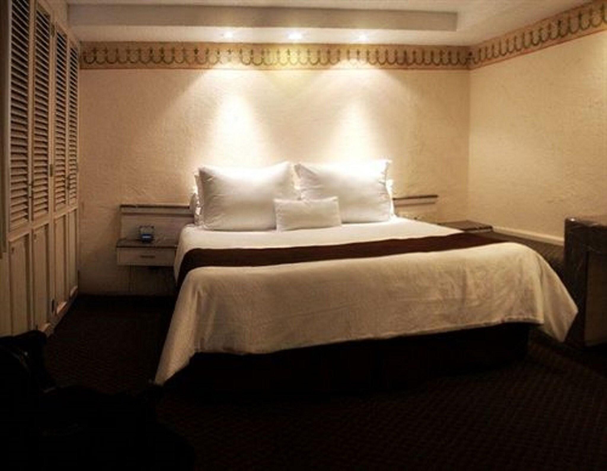 Suite Queen Size Bed