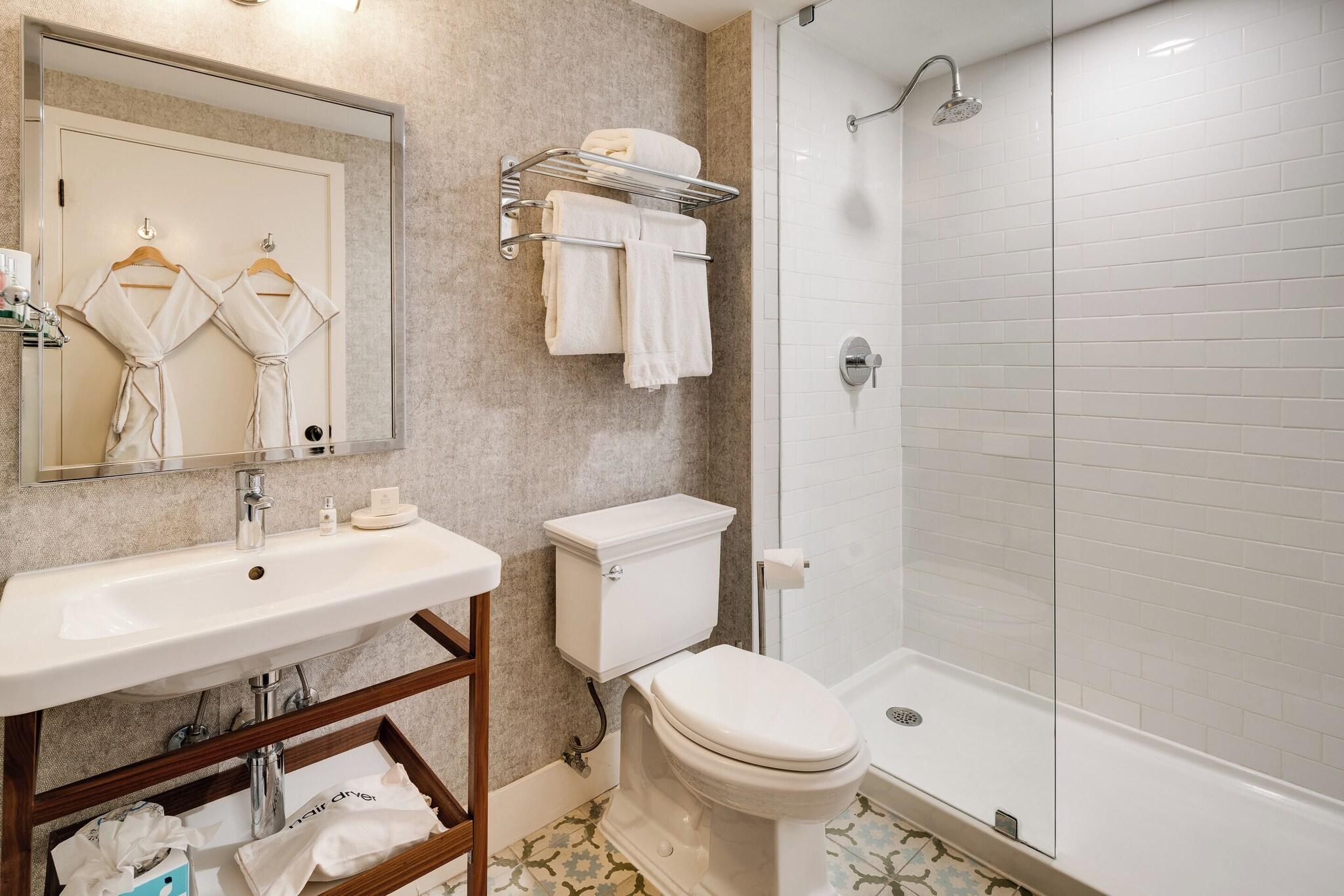 Suite Queen Size Bed