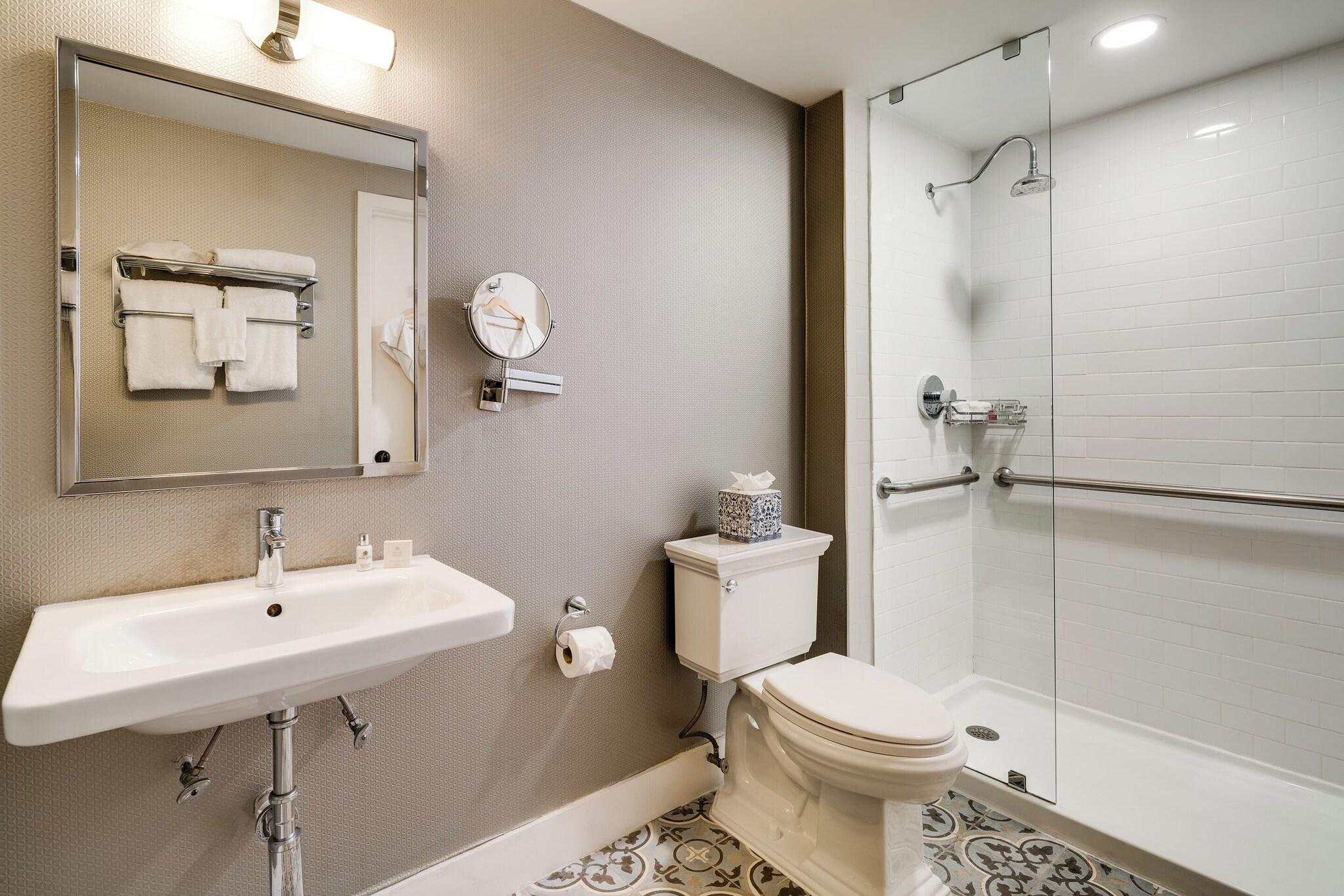 Suite Queen Size Bed