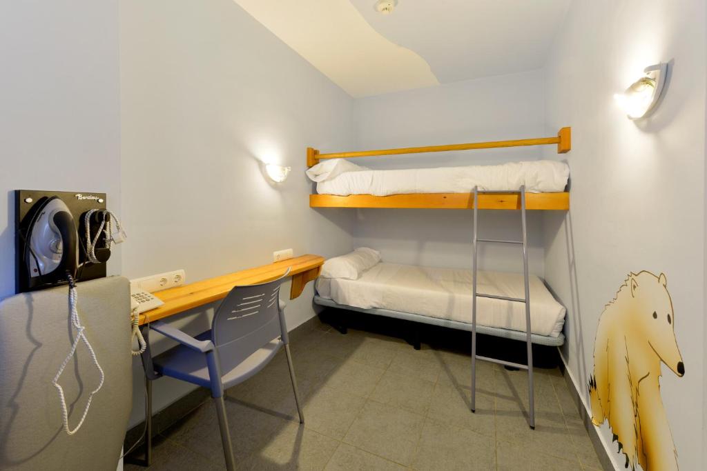 Family Room Capacity 2