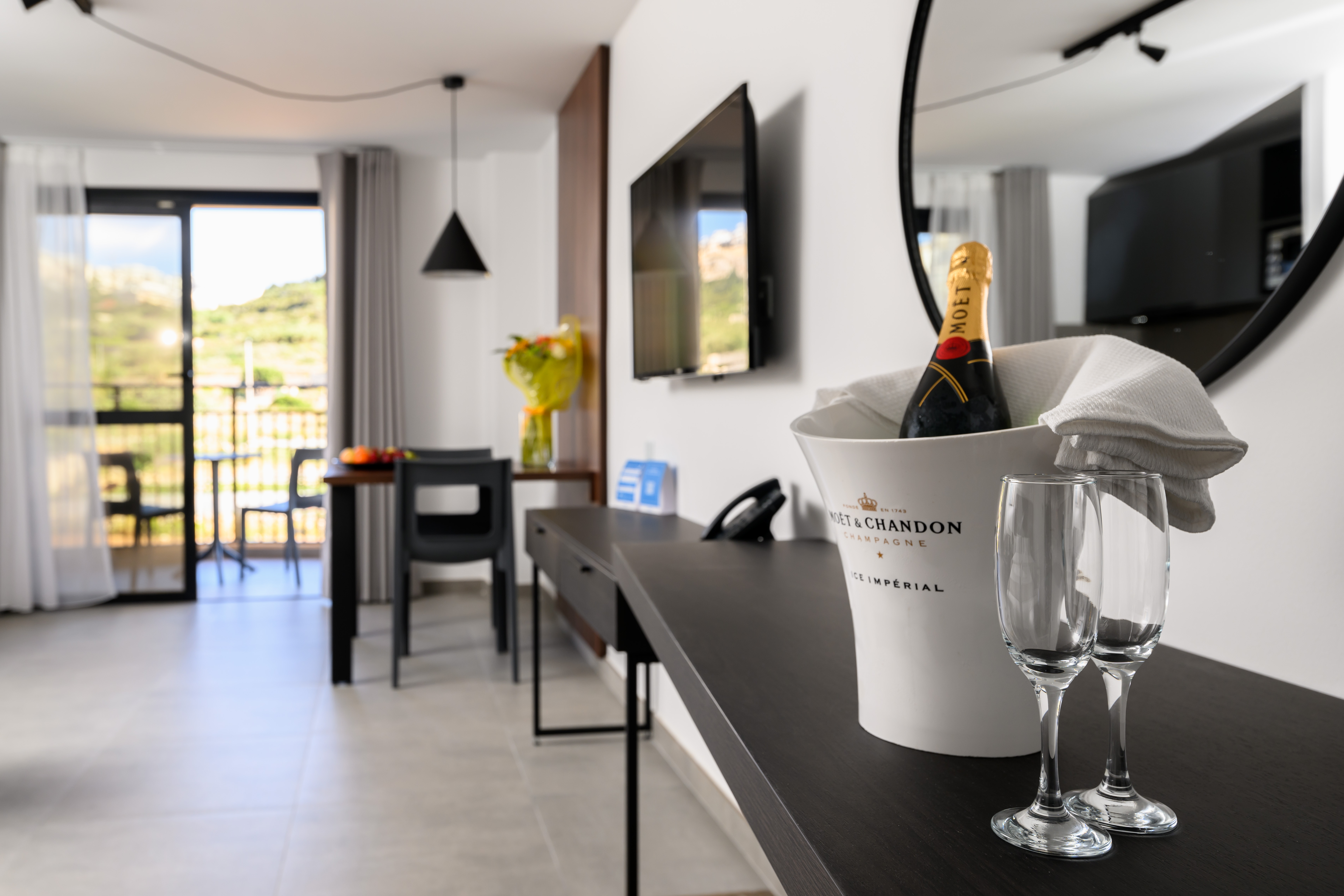 Studio Executive Superior