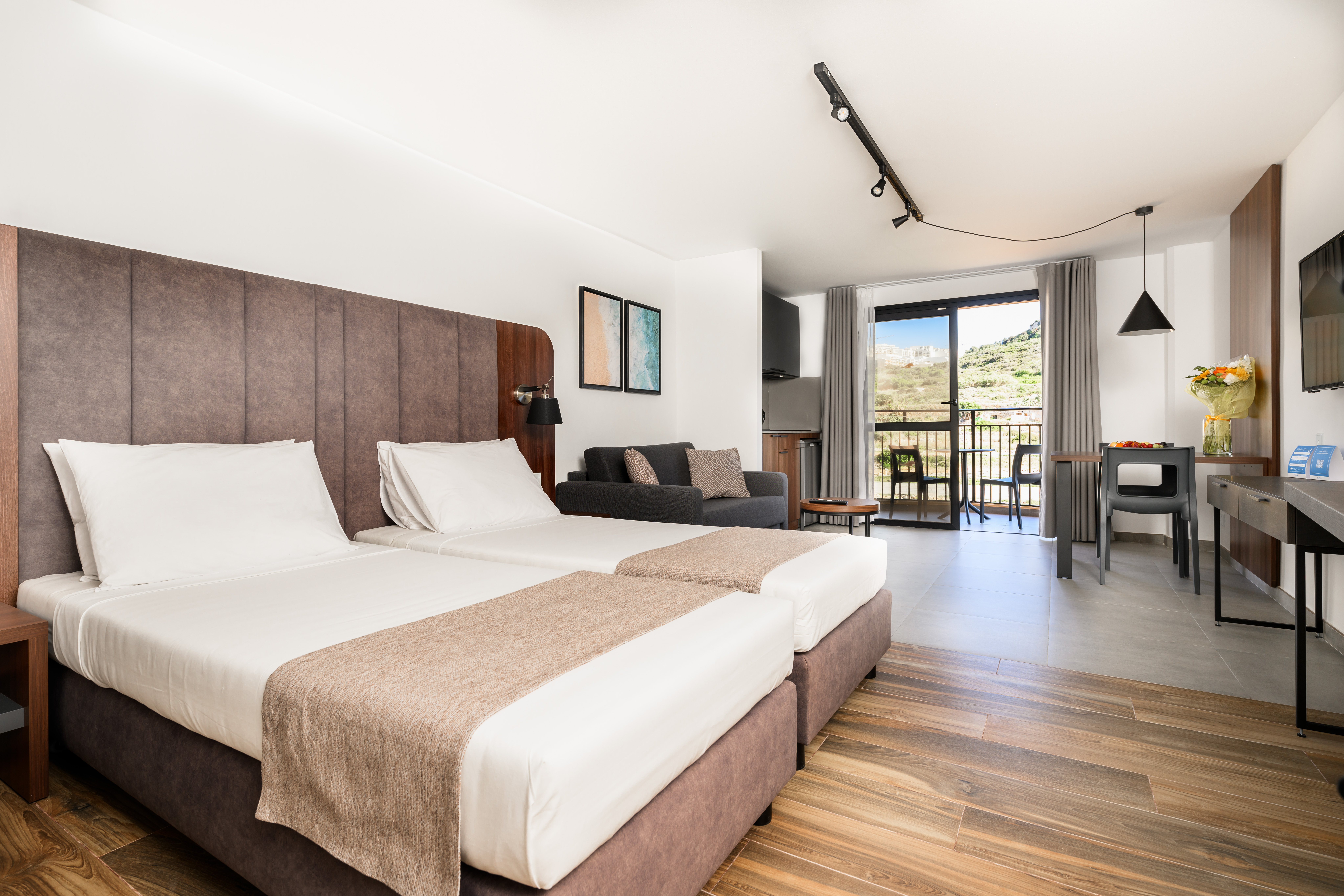 Studio Executive Superior