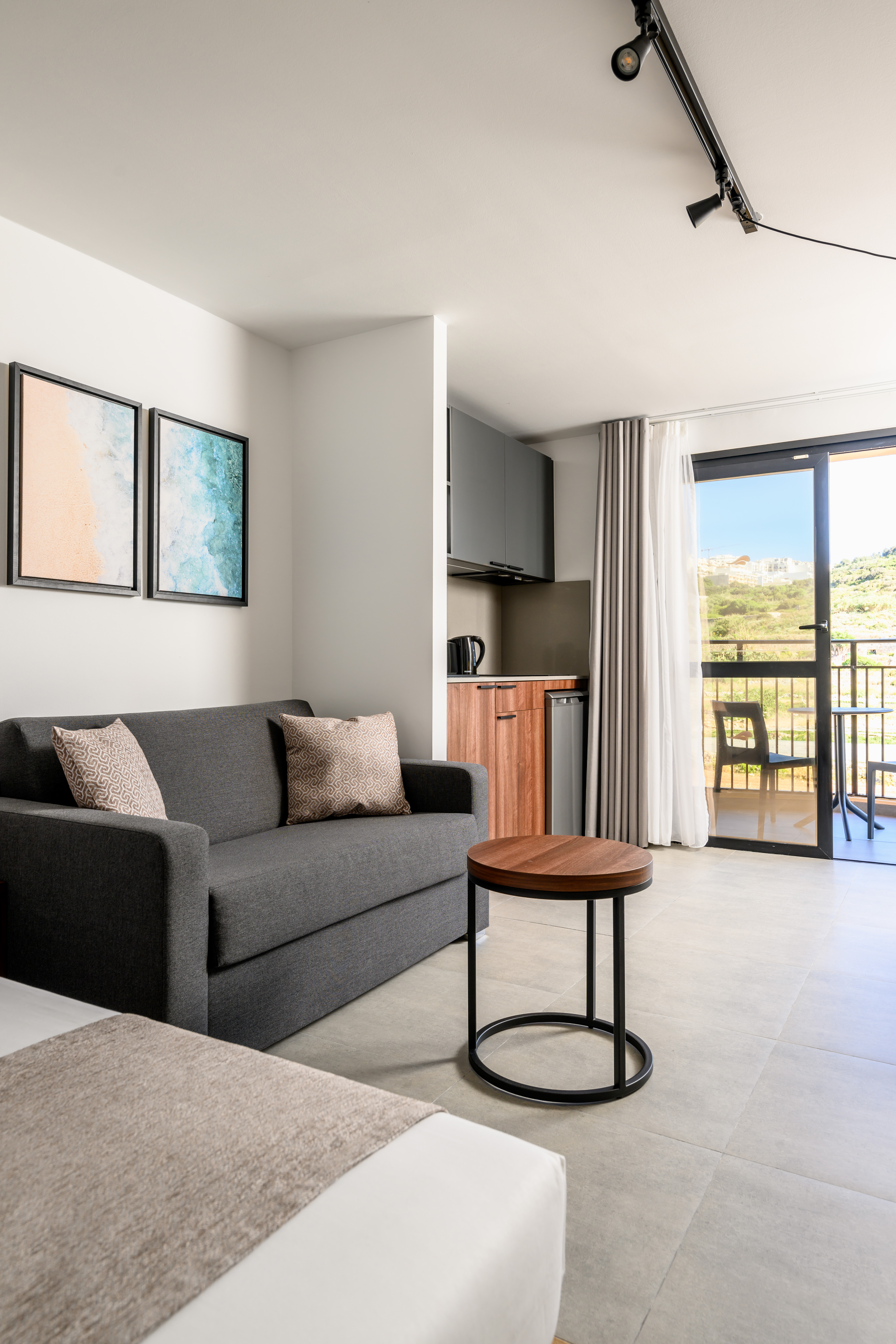 Studio Executive Superior