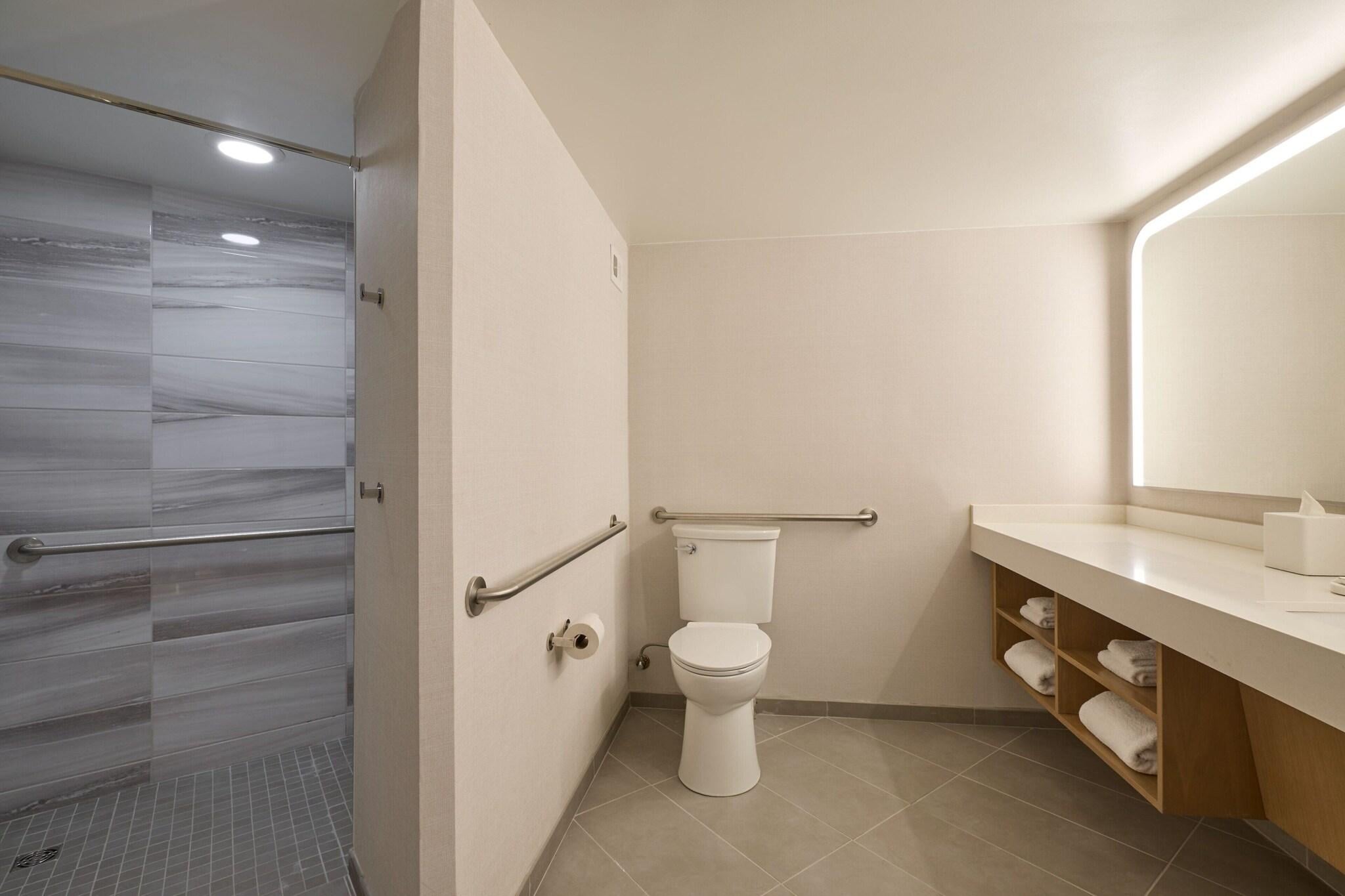 Junior Suite Accessible with Views